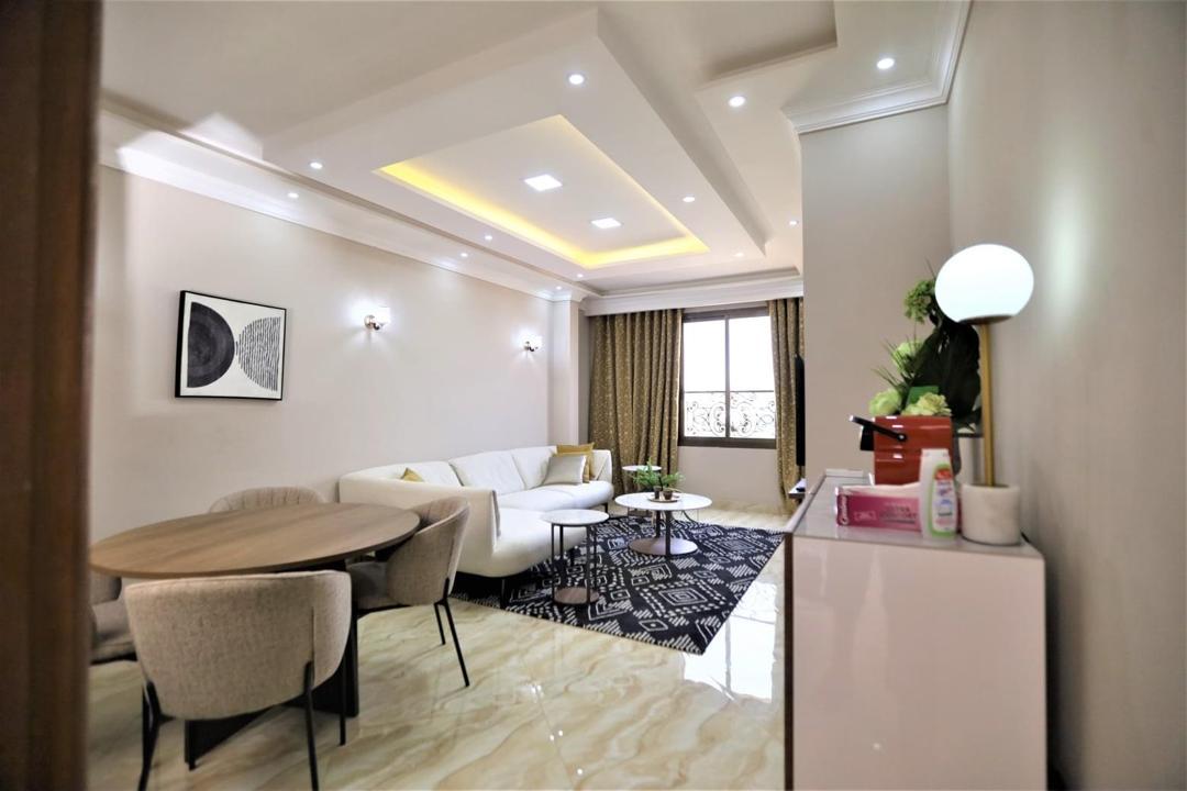 Apartment to rent - Yaoundé, Bastos, Bastos (studio meublé 100 .000 CFA à la nuitée) - 1 living room(s), 1 bedroom(s), 2 bathroom(s) - 2 500 000 FCFA / month