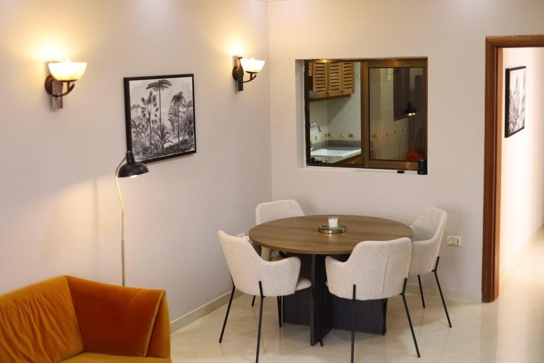 Apartment to rent - Yaoundé, Bastos, Bastos (studio meublé 100 .000 CFA à la nuitée) - 1 living room(s), 1 bedroom(s), 2 bathroom(s) - 2 500 000 FCFA / month