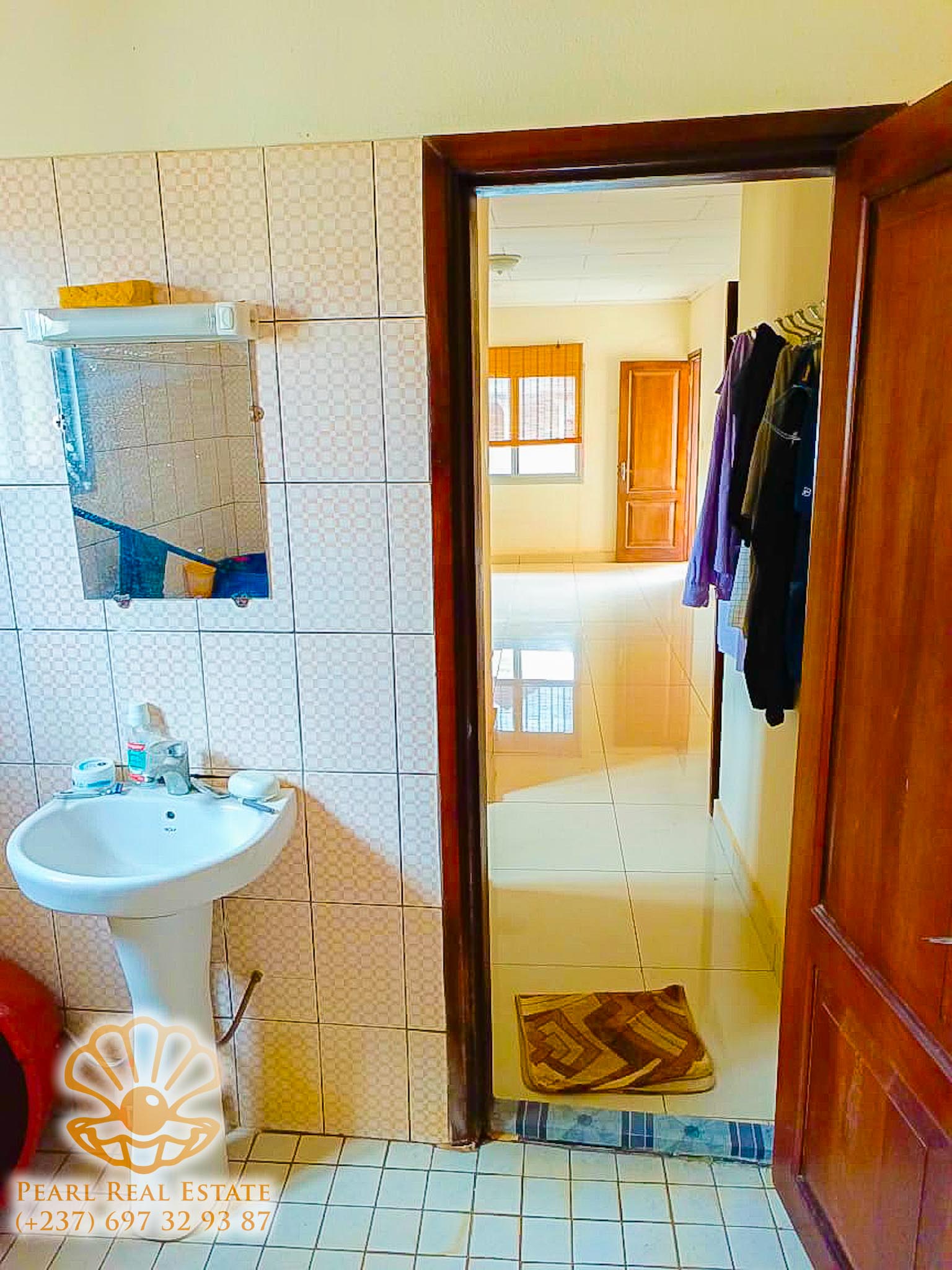Maison (Villa) à louer - Yaoundé, Emana, Pont - 1 salon(s), 4 chambre(s), 3 salle(s) de bains - 350 000 FCFA / mois