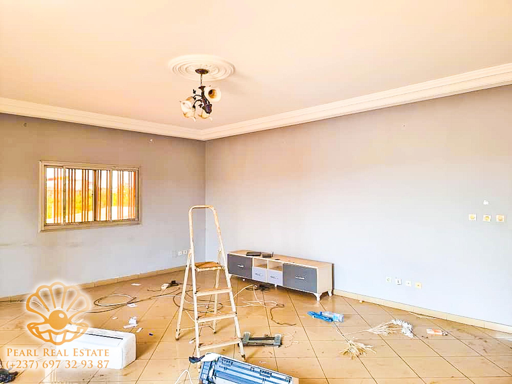 Appartement à louer - Yaoundé, Mfandena, Omnisports - 1 salon(s), 3 chambre(s), 2 salle(s) de bains - 400 000 FCFA / mois