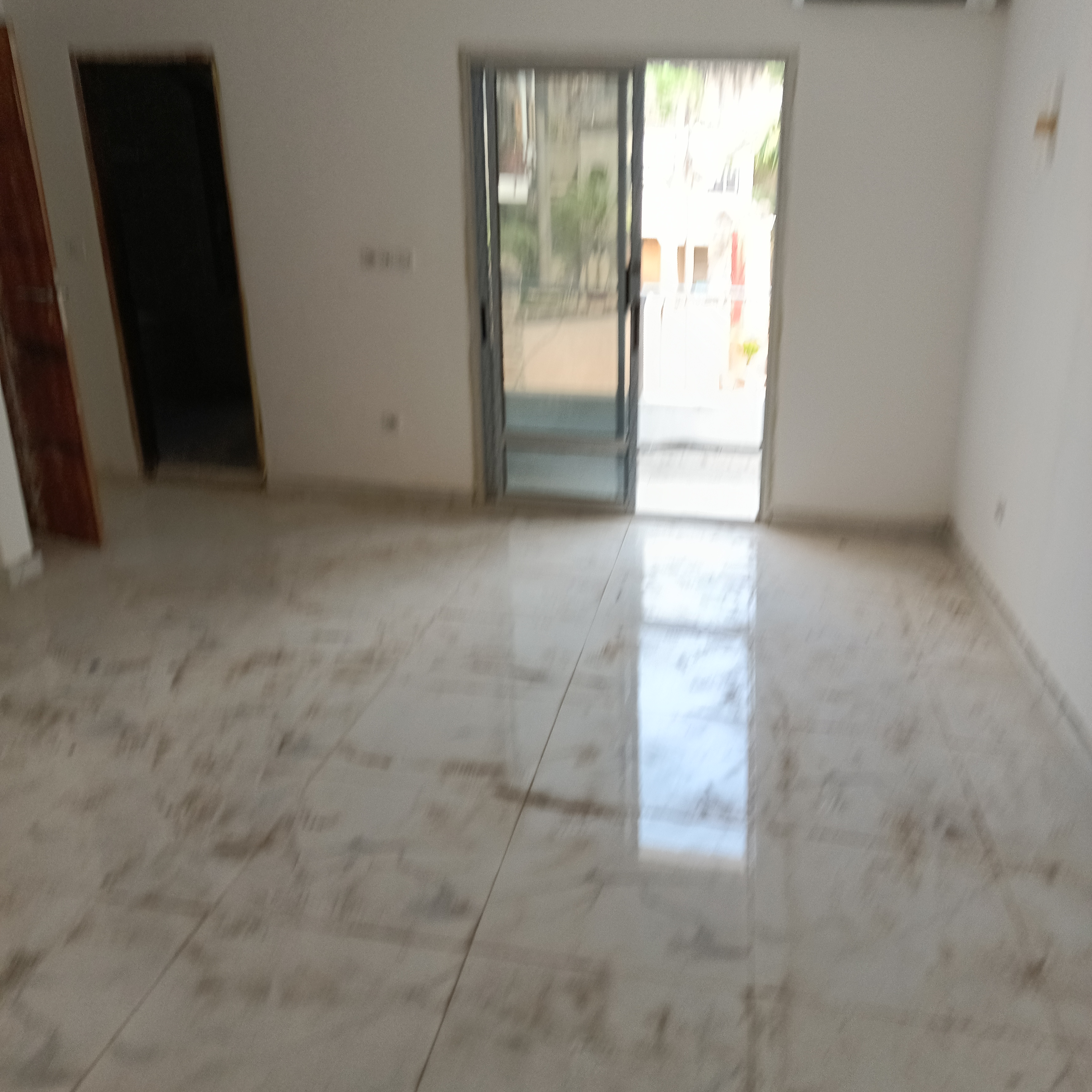 Maison (Duplex) à vendre - Yaoundé, Bastos, Golf (duplex avec piscine , hammam) - 1 salon(s), 4 chambre(s), 4 salle(s) de bains - 350 000 000 FCFA