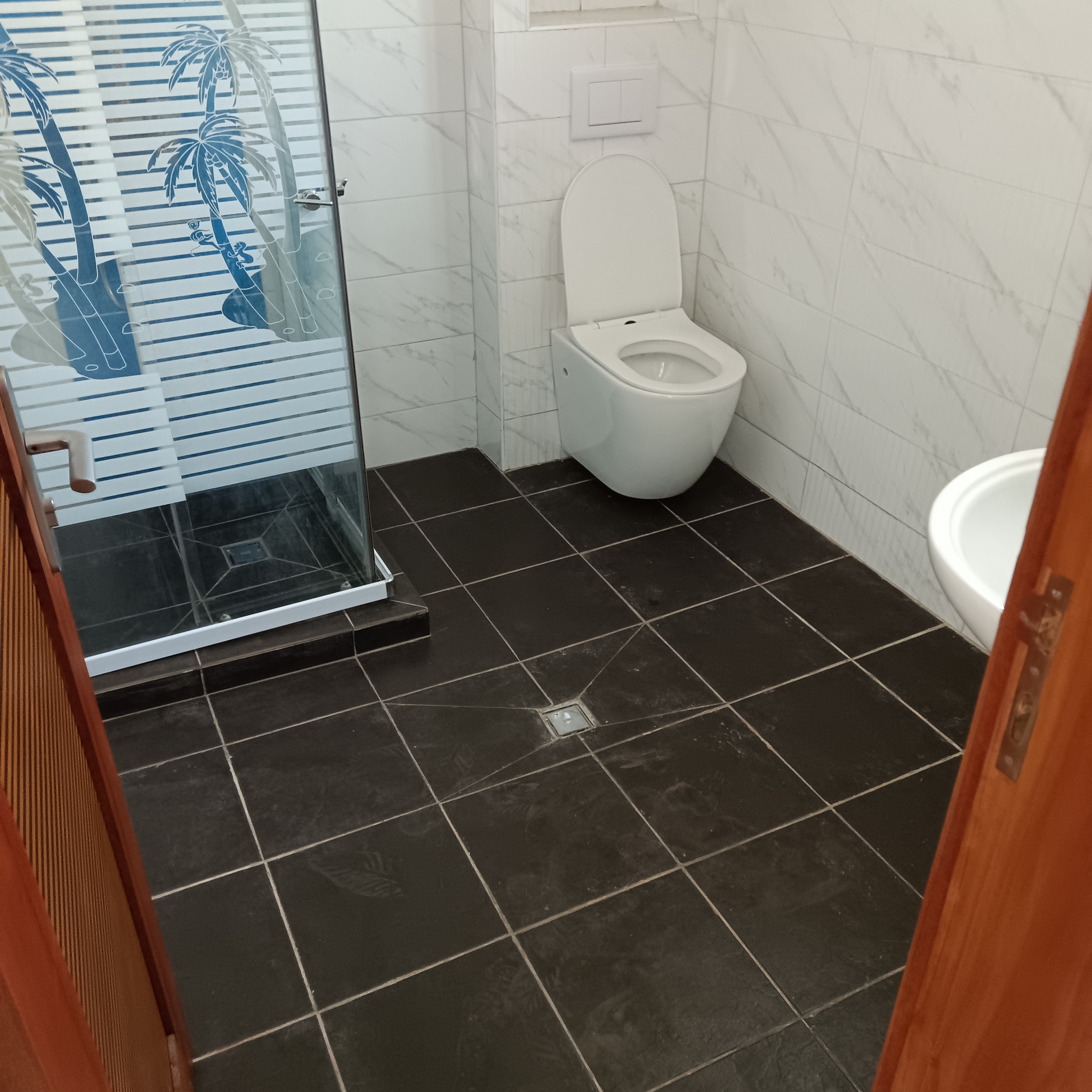 Maison (Triplex) à vendre - Yaoundé, Mfandena, Mfandena - 2 salon(s), 4 chambre(s), 5 salle(s) de bains - 275 000 000 FCFA