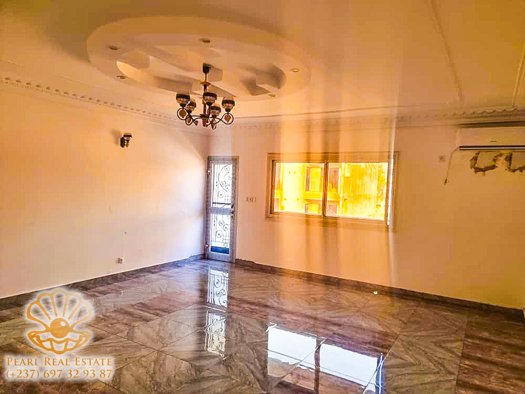 Apartment to rent - Yaoundé, Mfandena, Omnisports - 1 living room(s), 2 bedroom(s), 1 bathroom(s) - 350 000 FCFA / month