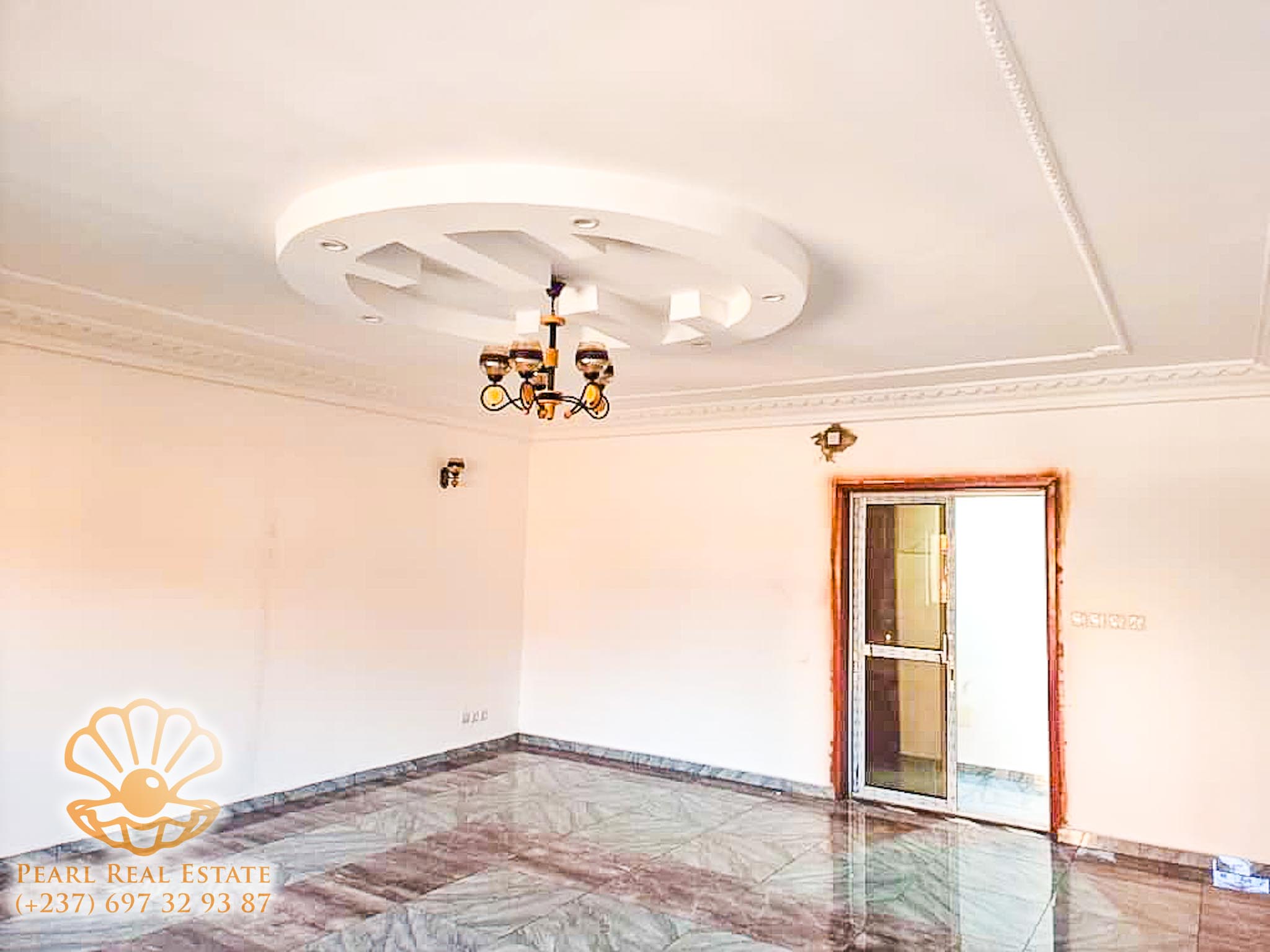 Apartment to rent - Yaoundé, Mfandena, Omnisports - 1 living room(s), 2 bedroom(s), 1 bathroom(s) - 350 000 FCFA / month
