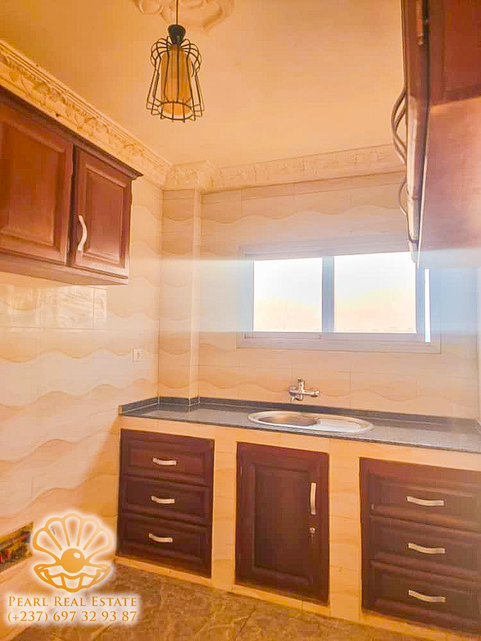 Appartement à louer - Yaoundé, Mfandena, Omnisports - 1 salon(s), 2 chambre(s), 1 salle(s) de bains - 350 000 FCFA / mois