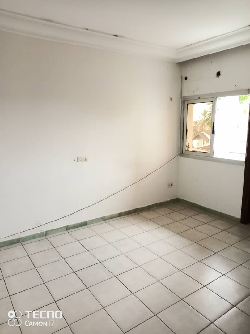 Apartment to rent - Douala, Bonapriso, Bonapriso - 1 living room(s), 3 bedroom(s), 2 bathroom(s) - 550 000 FCFA / month