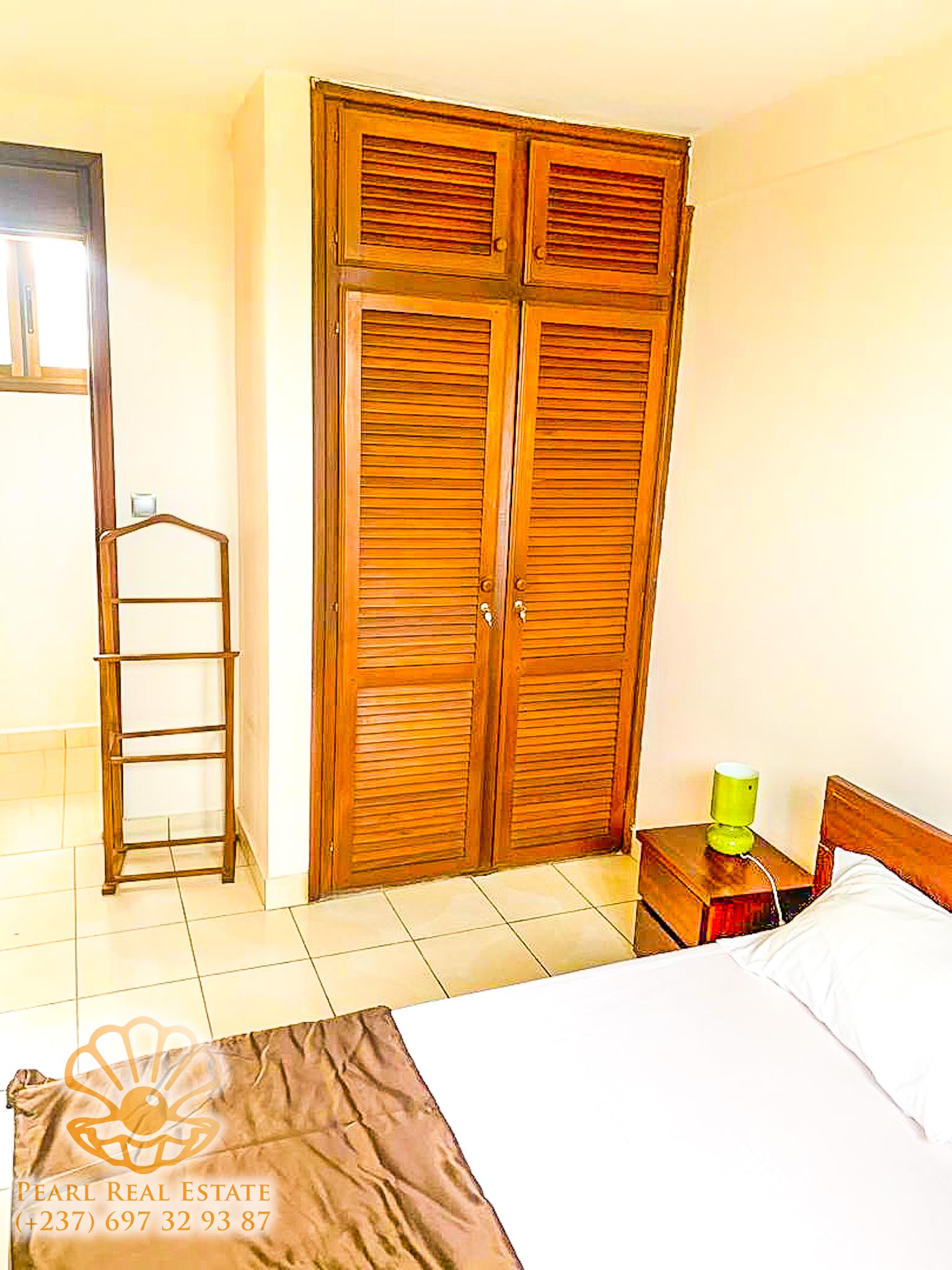 Apartment to rent - Yaoundé, Bastos, École publique Bastos - 1 living room(s), 2 bedroom(s), 1 bathroom(s) - 750 000 FCFA / month