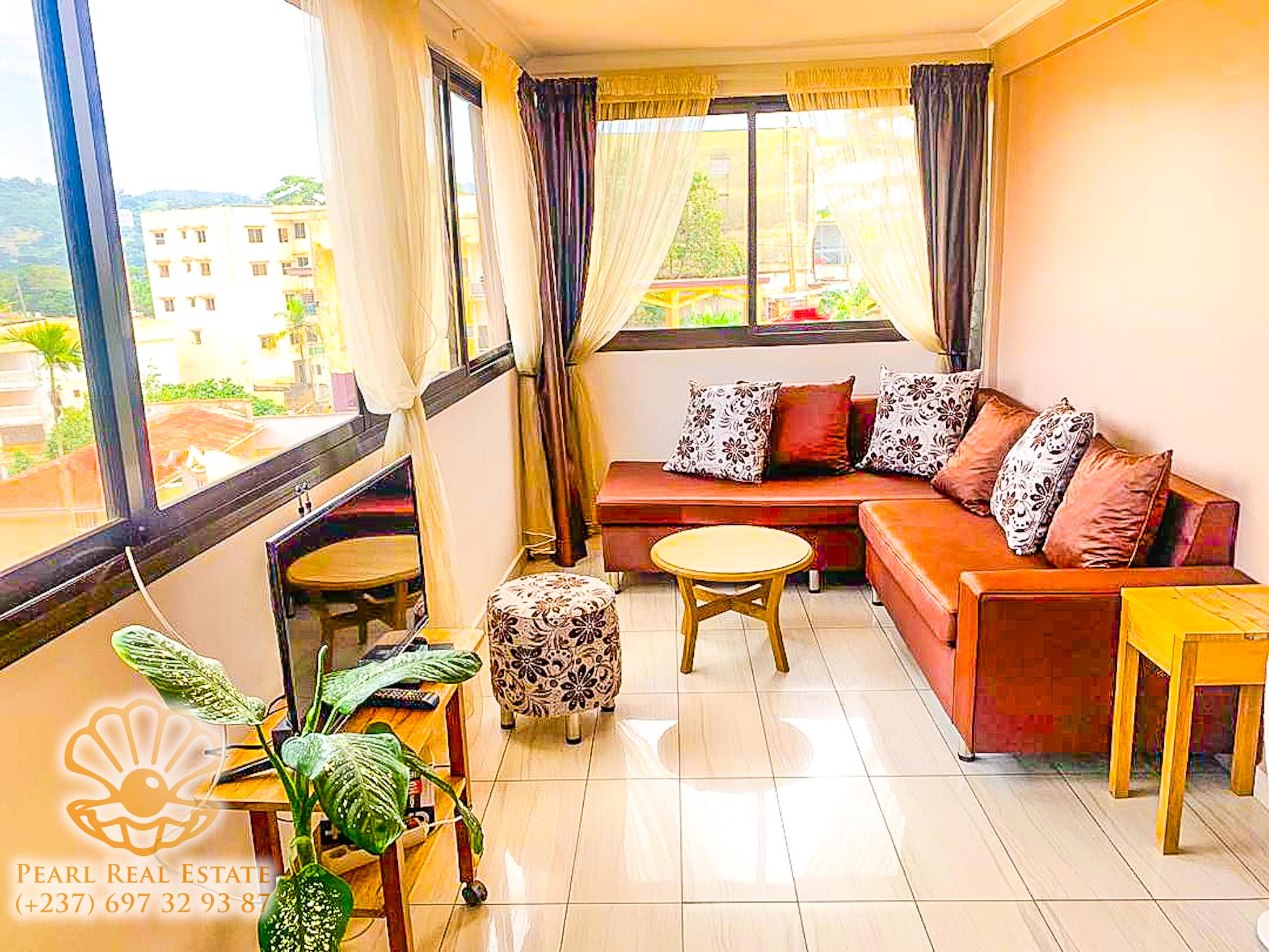 Apartment to rent - Yaoundé, Bastos, École publique Bastos - 1 living room(s), 2 bedroom(s), 1 bathroom(s) - 750 000 FCFA / month