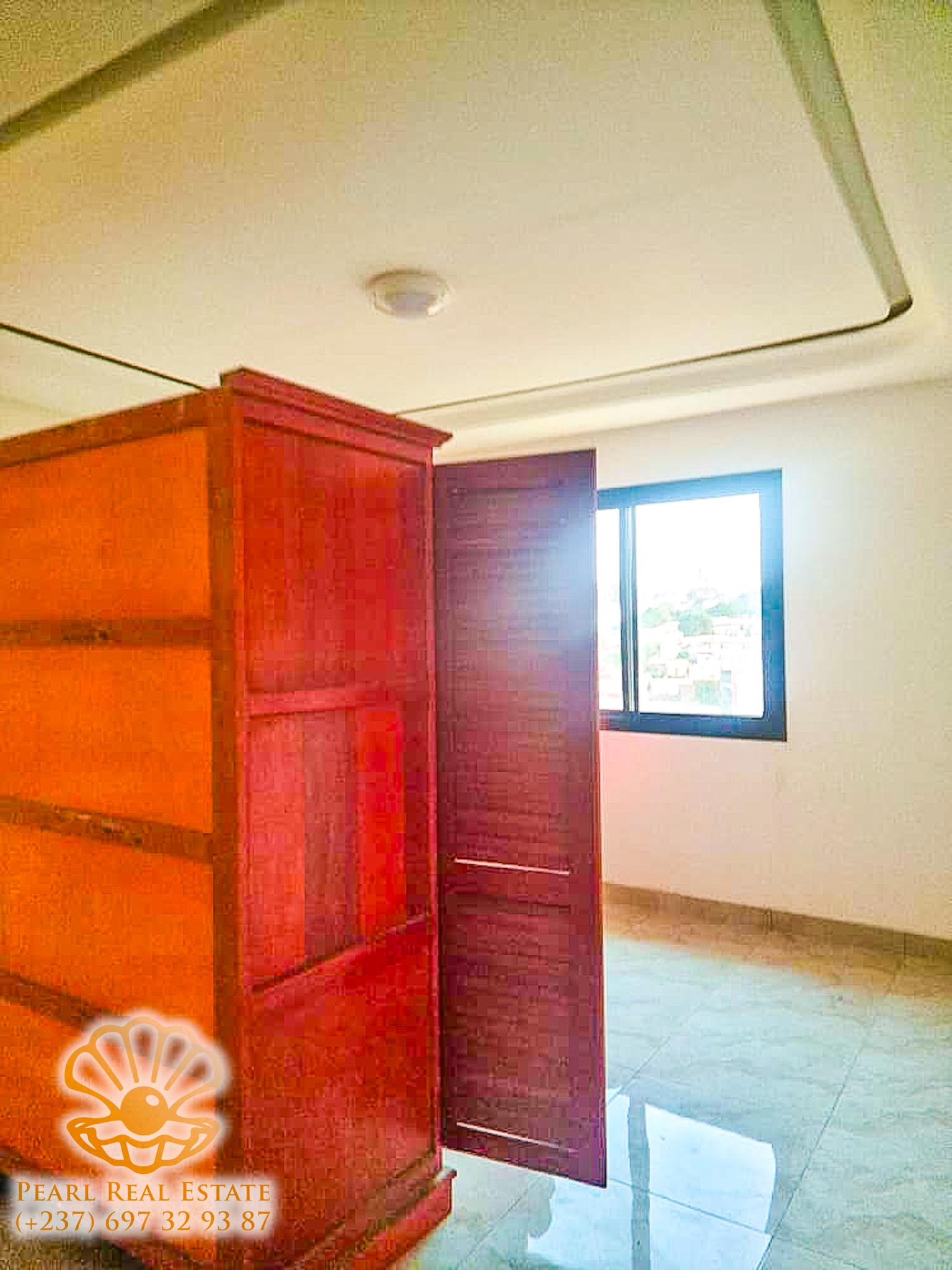 Apartment to rent - Yaoundé, Mfandena, Omnisports - 1 living room(s), 3 bedroom(s), 2 bathroom(s) - 600 000 FCFA / month