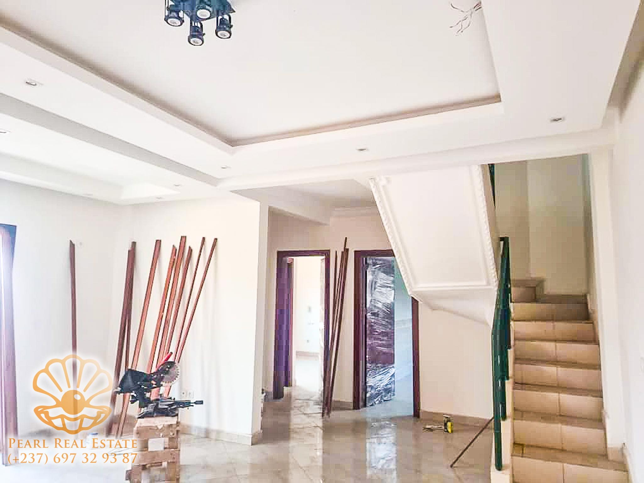 Apartment to rent - Yaoundé, Mfandena, Omnisports - 1 living room(s), 3 bedroom(s), 2 bathroom(s) - 600 000 FCFA / month
