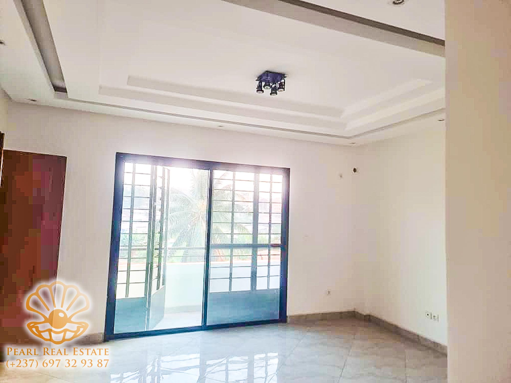 Apartment to rent - Yaoundé, Mfandena, Omnisports - 1 living room(s), 3 bedroom(s), 2 bathroom(s) - 600 000 FCFA / month