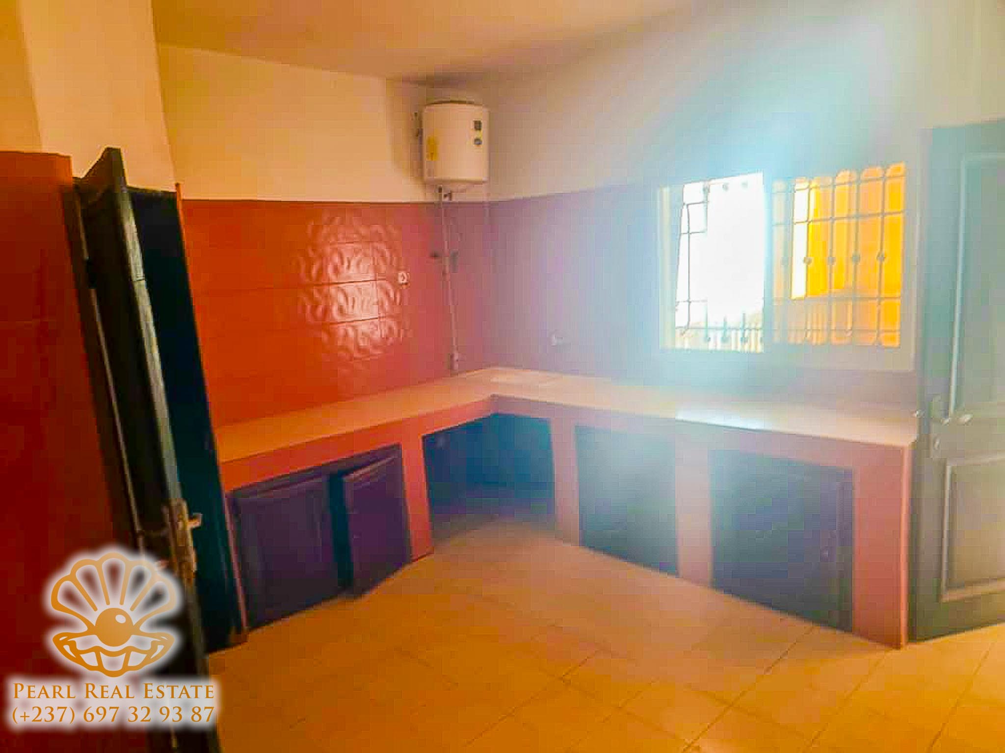 Maison (Villa) à louer - Yaoundé, Emana, Borne fontaine - 1 salon(s), 4 chambre(s), 3 salle(s) de bains - 500 000 FCFA / mois
