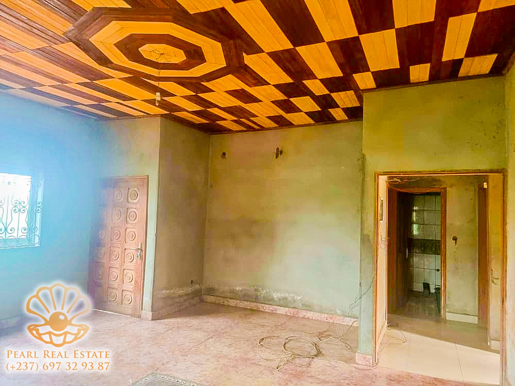 Maison (Villa) à vendre - Yaoundé, Odza, Dispensaire - 1 salon(s), 4 chambre(s), 3 salle(s) de bains - 90 000 000 FCFA