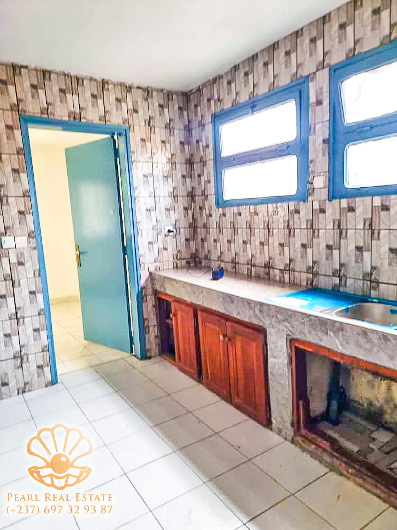 Maison (Villa) à louer - Yaoundé, Nlongkak, Régie - 1 salon(s), 4 chambre(s), 3 salle(s) de bains - 650 000 FCFA / mois