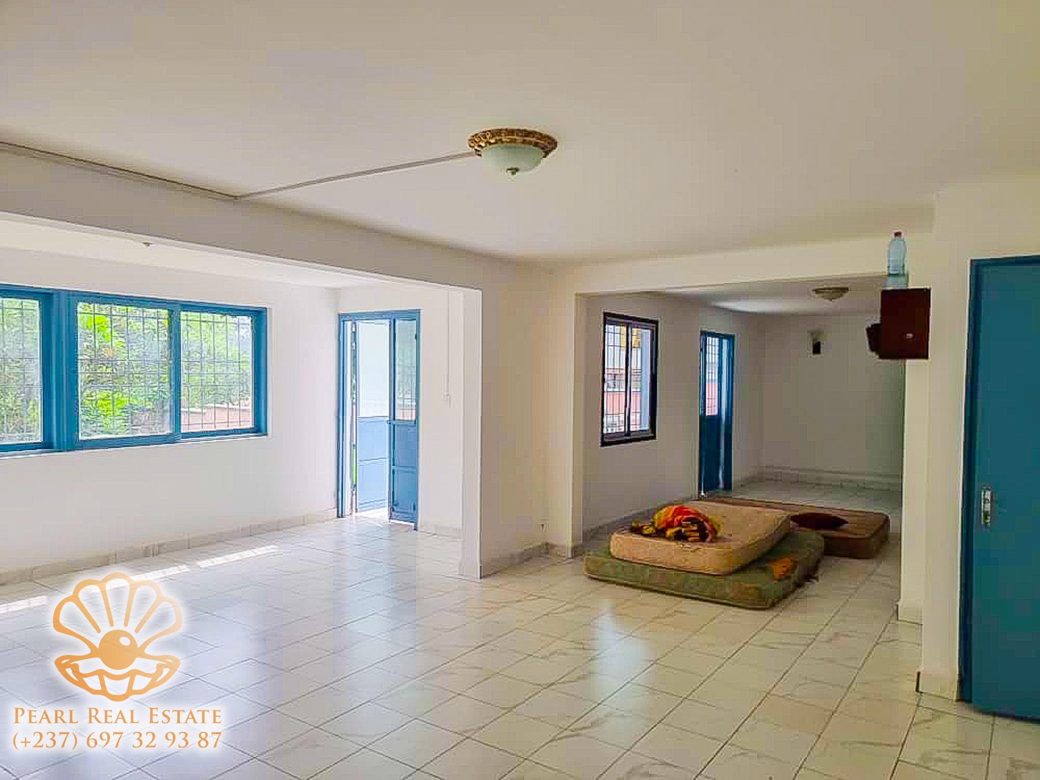 Maison (Villa) à louer - Yaoundé, Nlongkak, Régie - 1 salon(s), 4 chambre(s), 3 salle(s) de bains - 650 000 FCFA / mois