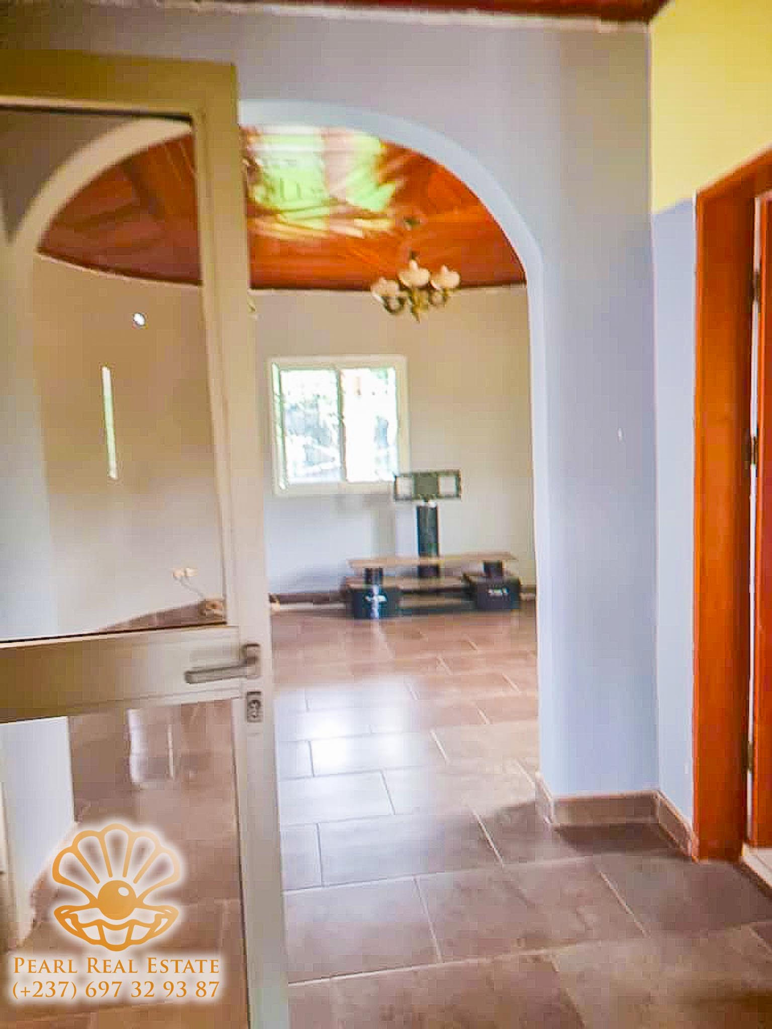 Maison (Villa) à vendre - Yaoundé, Odza, Messamendongo - 1 salon(s), 4 chambre(s), 3 salle(s) de bains - 180 000 000 FCFA