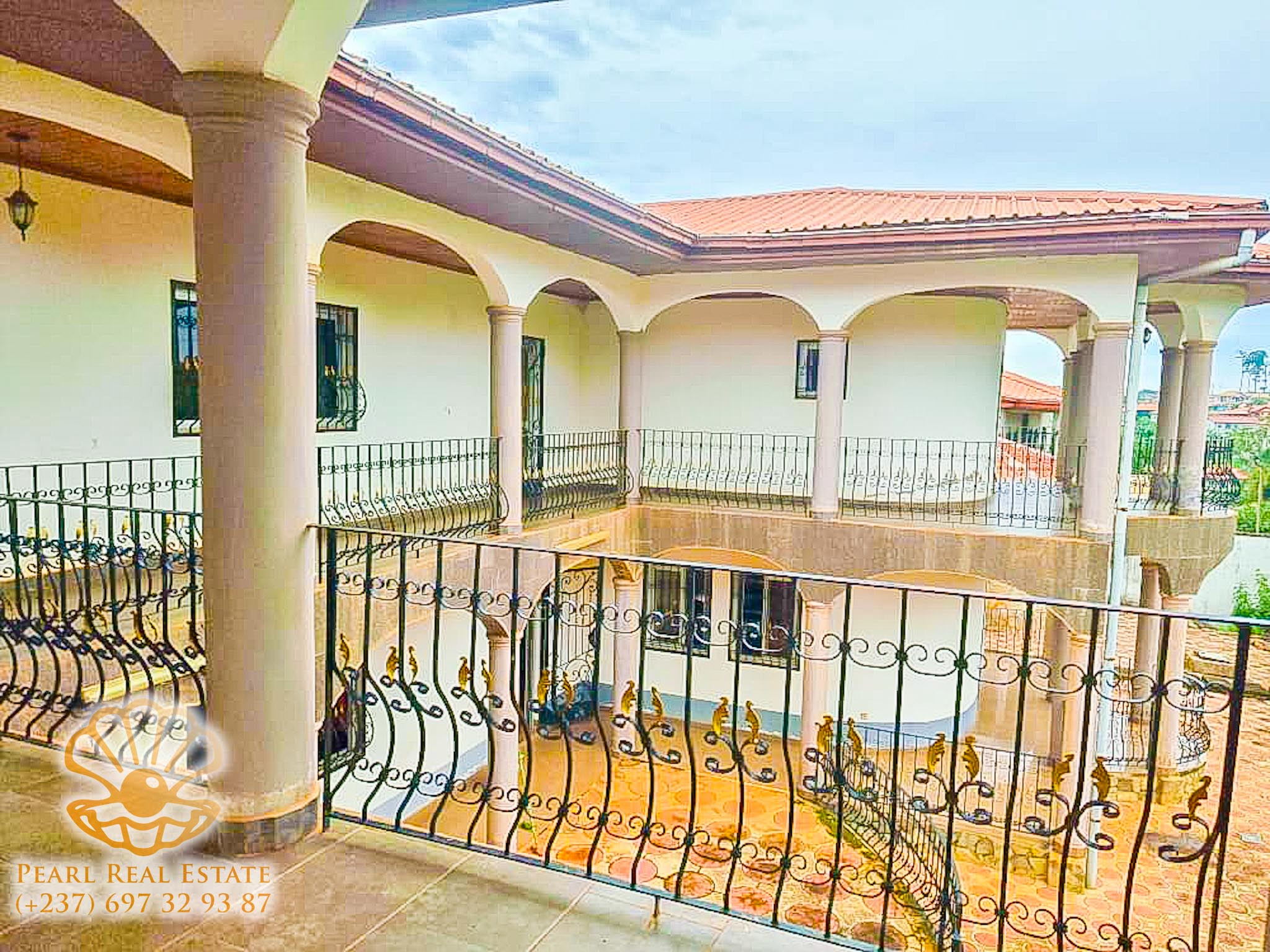 Maison (Villa) à vendre - Yaoundé, Odza, Messamendongo - 1 salon(s), 4 chambre(s), 3 salle(s) de bains - 180 000 000 FCFA