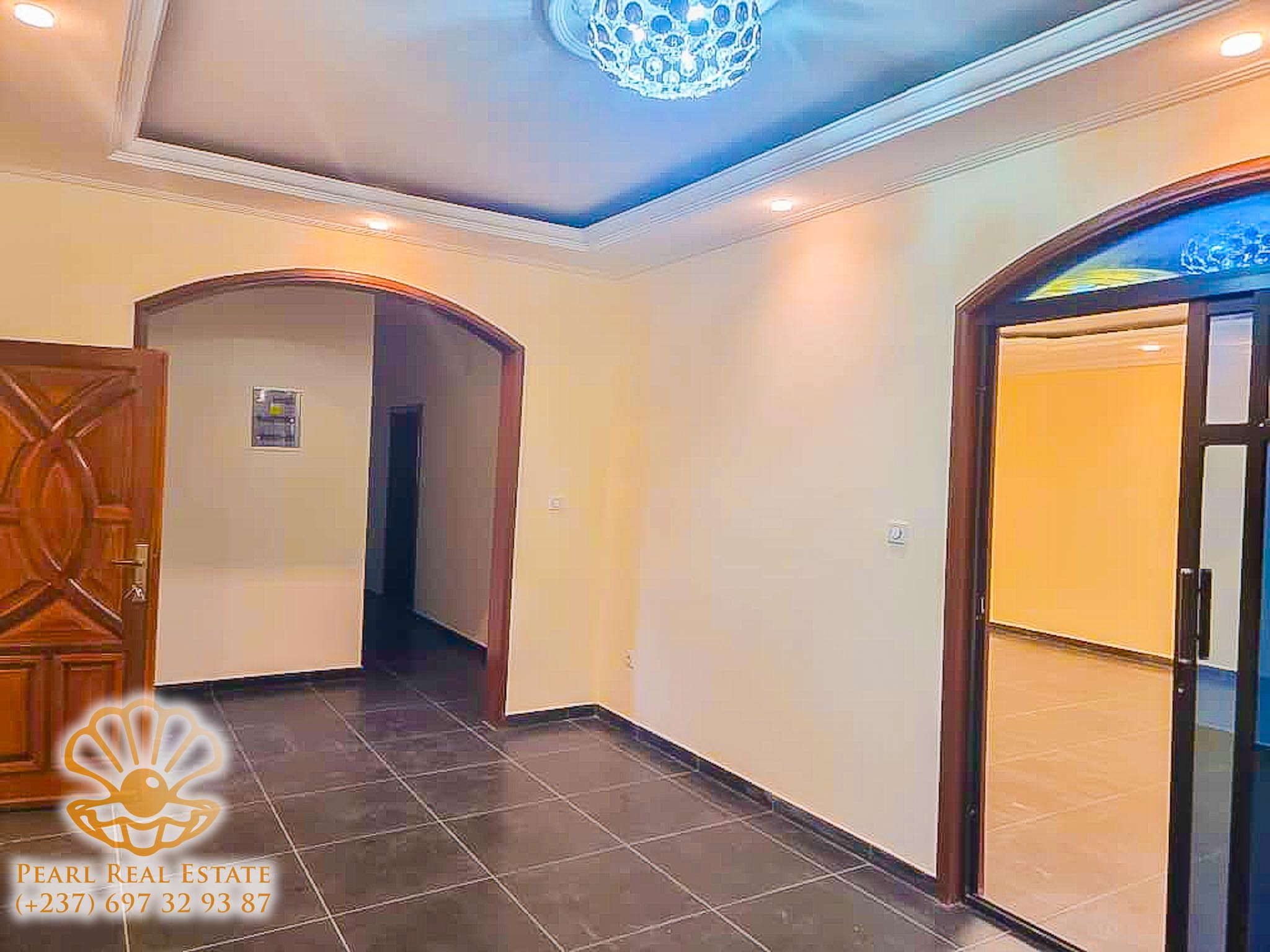 Apartment to rent - Yaoundé, Bastos, Golf - 1 living room(s), 3 bedroom(s), 2 bathroom(s) - 1 000 000 FCFA / month