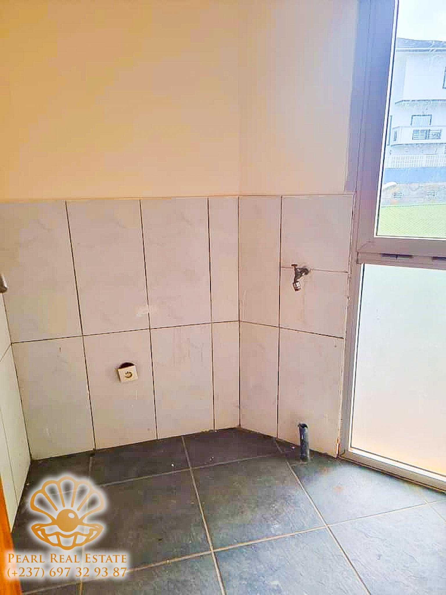 Apartment to rent - Yaoundé, Bastos, Ambassade de Chine - 1 living room(s), 2 bedroom(s), 1 bathroom(s) - 350 000 FCFA / month