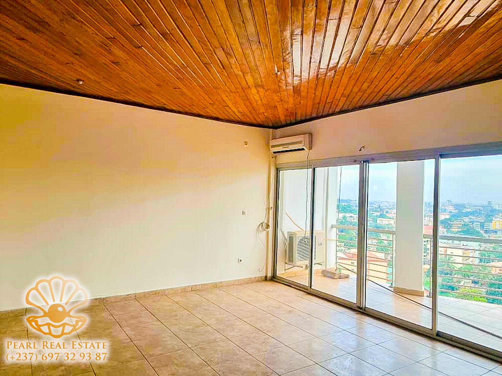 Apartment to rent - Yaoundé, Bastos, Ambassade de Chine - 1 living room(s), 2 bedroom(s), 1 bathroom(s) - 350 000 FCFA / month
