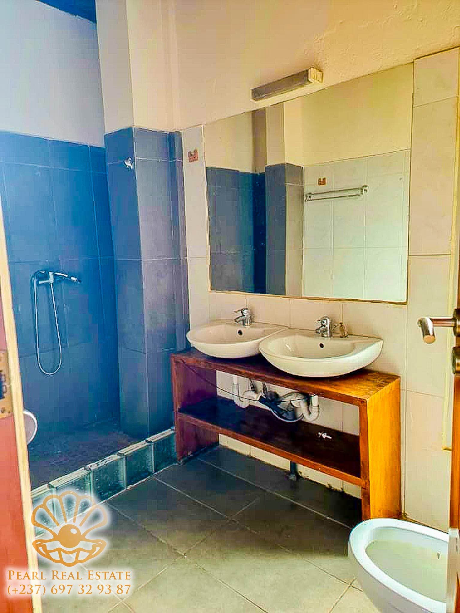 Apartment to rent - Yaoundé, Bastos, Ambassade de Chine - 1 living room(s), 2 bedroom(s), 1 bathroom(s) - 350 000 FCFA / month
