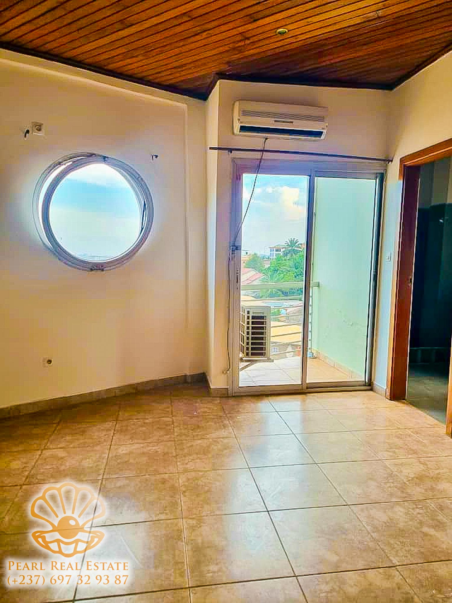 Apartment to rent - Yaoundé, Bastos, Ambassade de Chine - 1 living room(s), 2 bedroom(s), 1 bathroom(s) - 350 000 FCFA / month