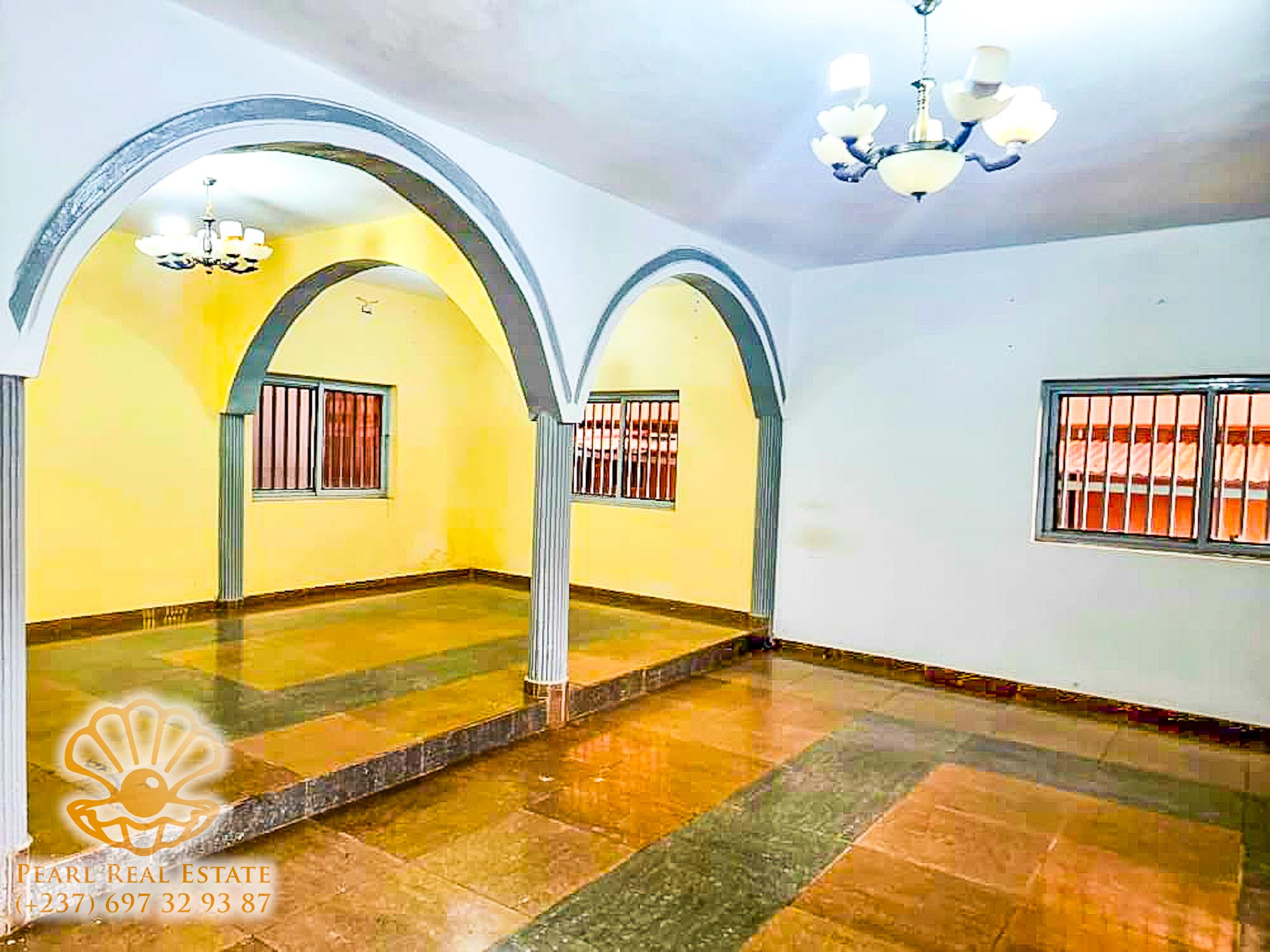 Maison (Villa) à louer - Yaoundé, Odza, Dispensaire - 1 salon(s), 4 chambre(s), 3 salle(s) de bains - 350 000 FCFA / mois