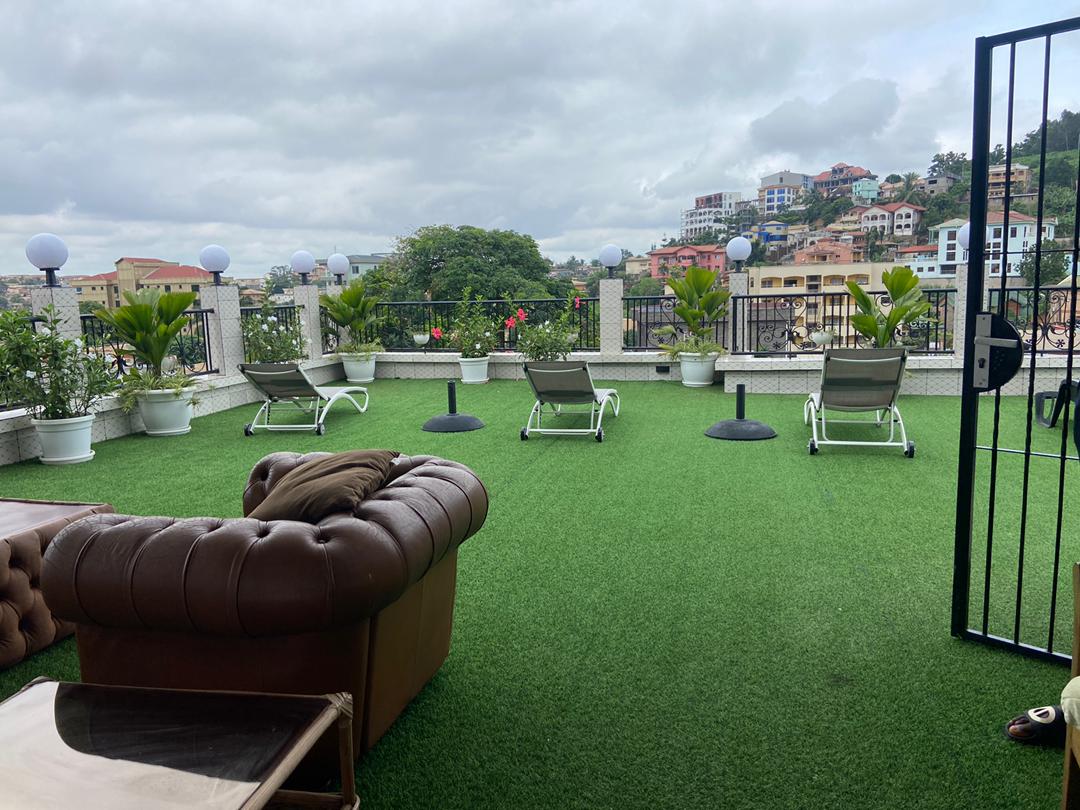 Apartment to rent - Yaoundé, Bastos, Bastos - 1 living room(s), 3 bedroom(s), 3 bathroom(s) - 1 000 000 FCFA / month