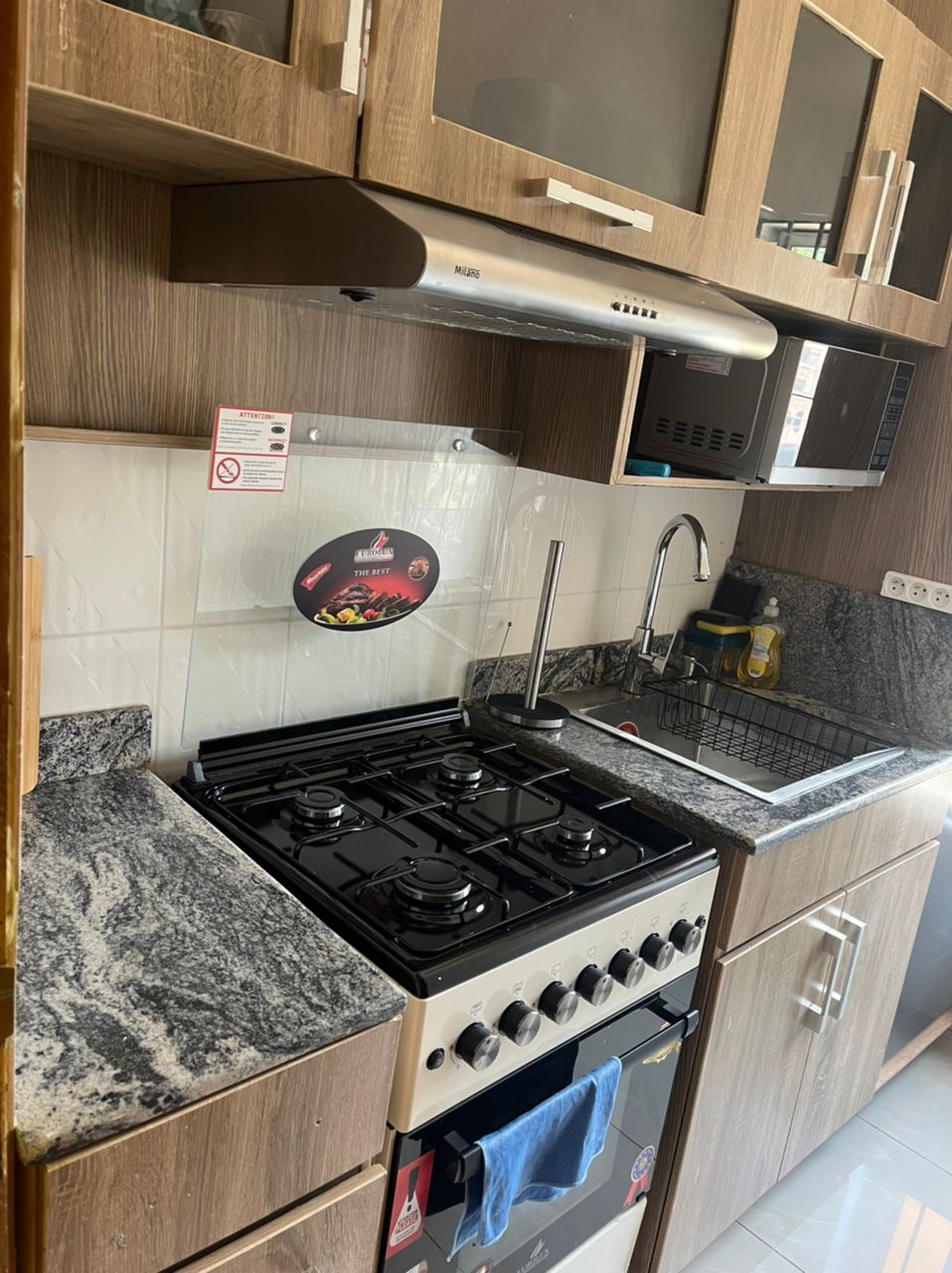 Apartment to rent - Yaoundé, Bastos, Bastos - 1 living room(s), 3 bedroom(s), 3 bathroom(s) - 1 000 000 FCFA / month