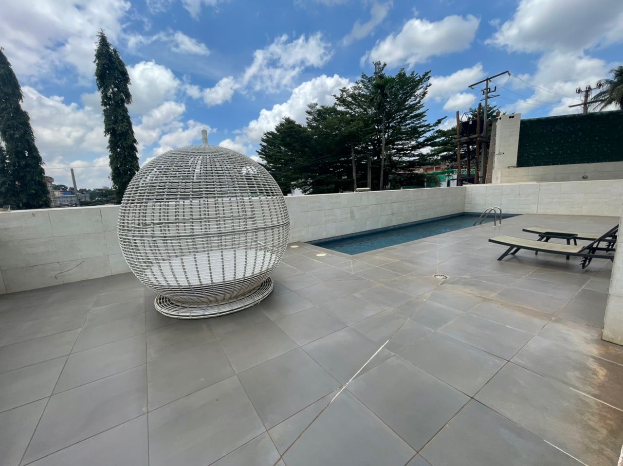 Apartment to rent - Yaoundé, Bastos, Bastos - 1 living room(s), 2 bedroom(s), 3 bathroom(s) - 2 000 000 FCFA / month
