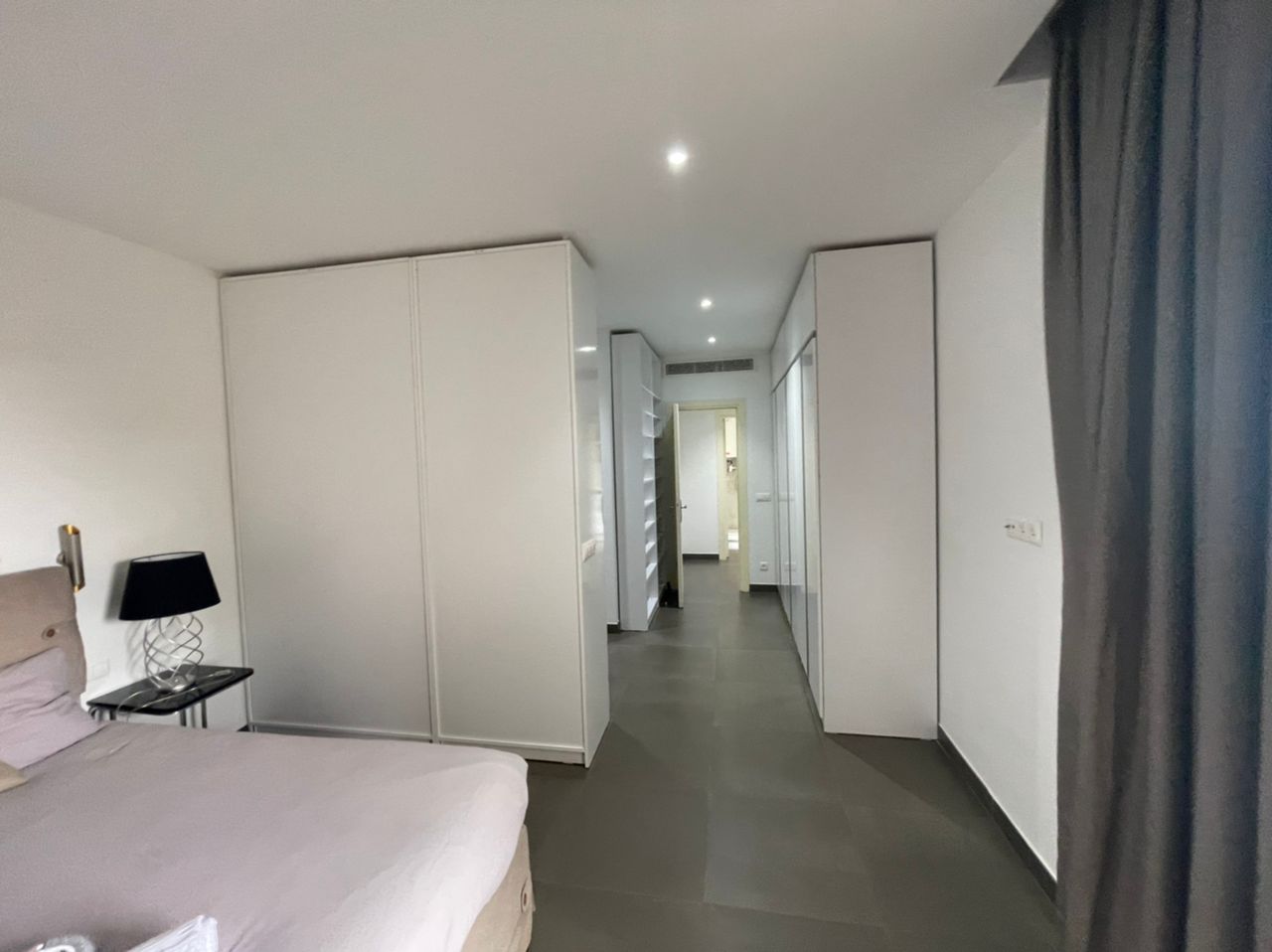 Apartment to rent - Yaoundé, Bastos, Bastos - 1 living room(s), 2 bedroom(s), 3 bathroom(s) - 2 000 000 FCFA / month