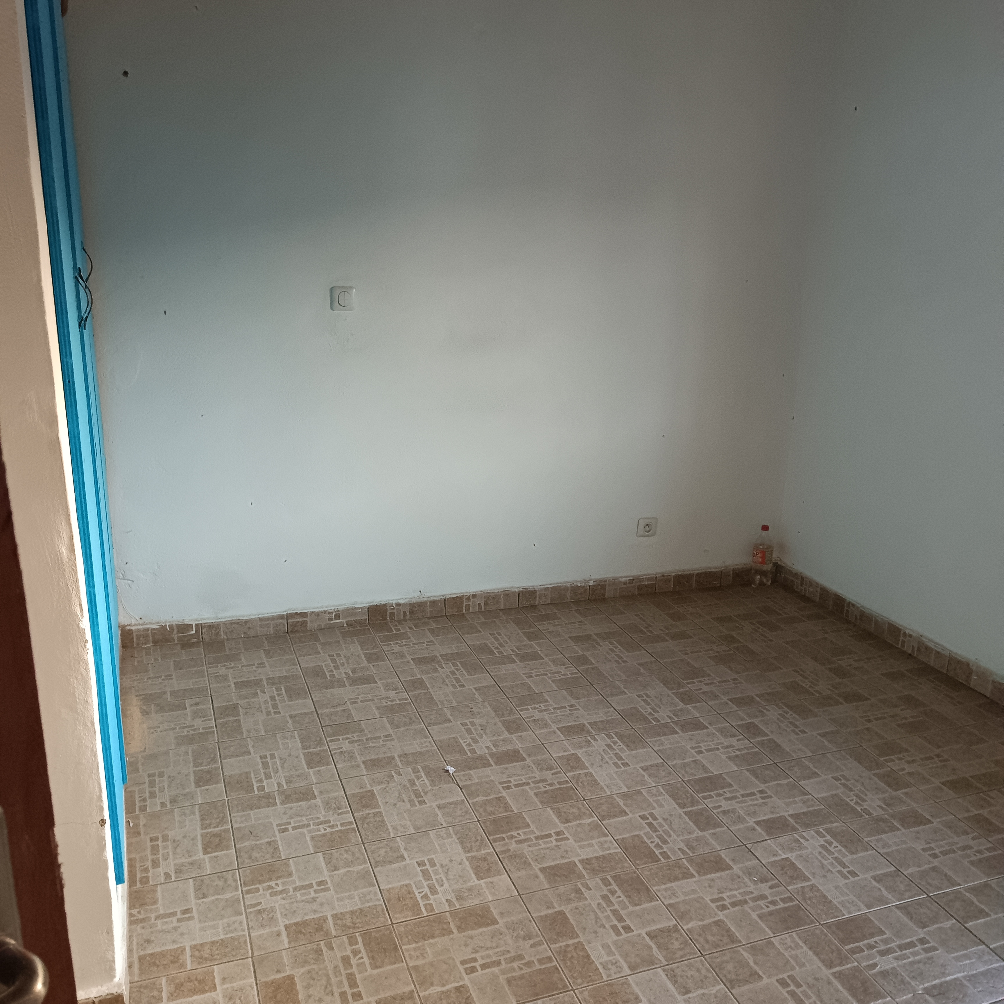Apartment to rent - Yaoundé, Bastos, Golf - 1 living room(s), 2 bedroom(s), 2 bathroom(s) - 250 000 FCFA / month