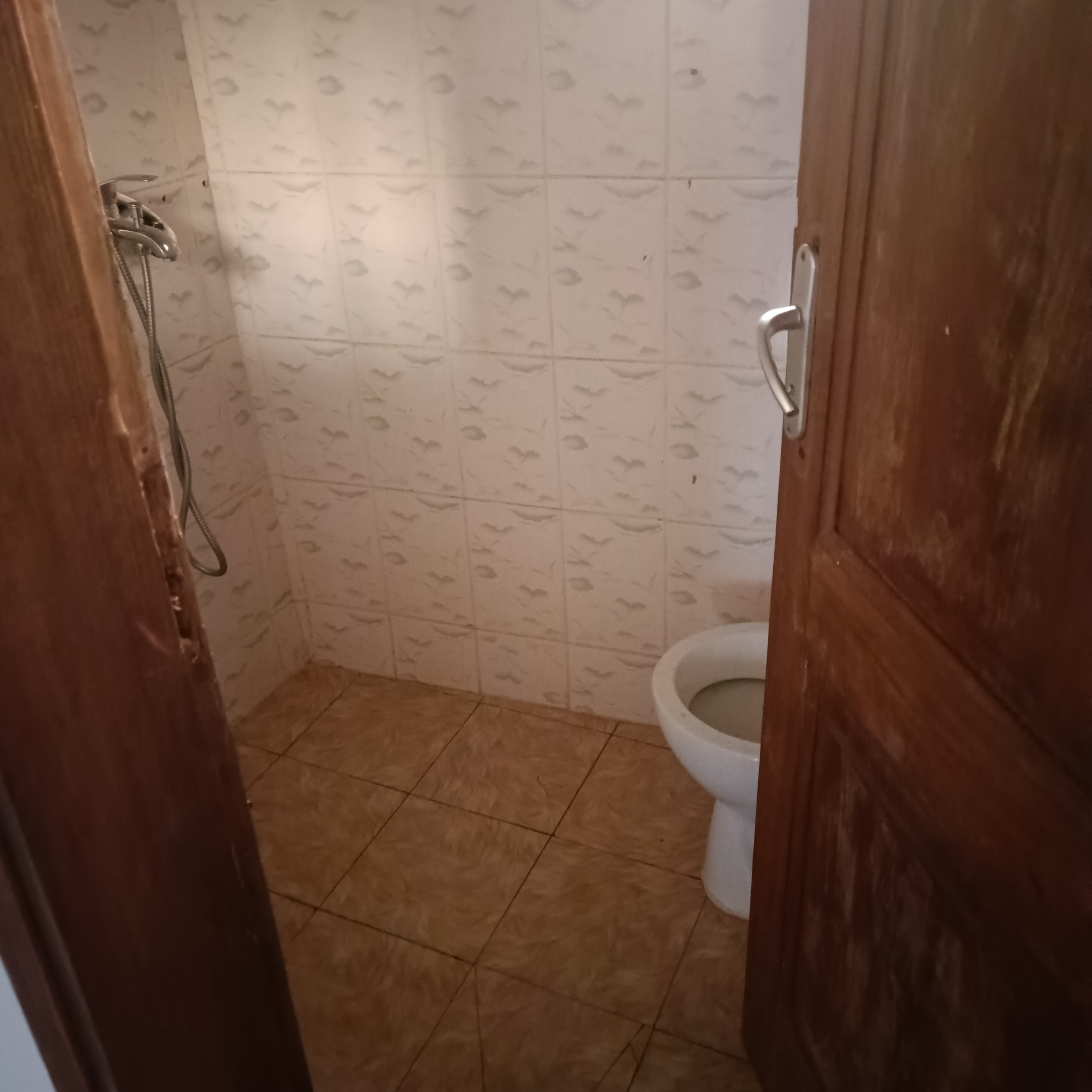 Apartment to rent - Yaoundé, Bastos, Golf - 1 living room(s), 2 bedroom(s), 2 bathroom(s) - 250 000 FCFA / month