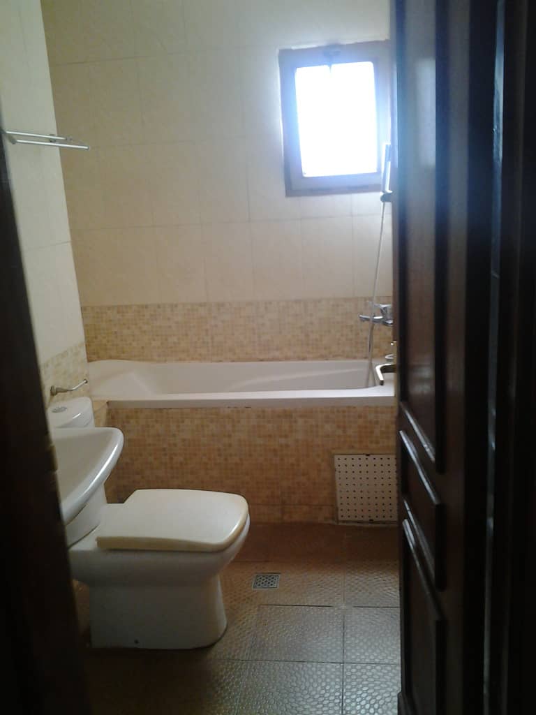 Apartment to rent - Yaoundé, Bastos, Bastos - 1 living room(s), 3 bedroom(s), 3 bathroom(s) - 450 000 FCFA / month