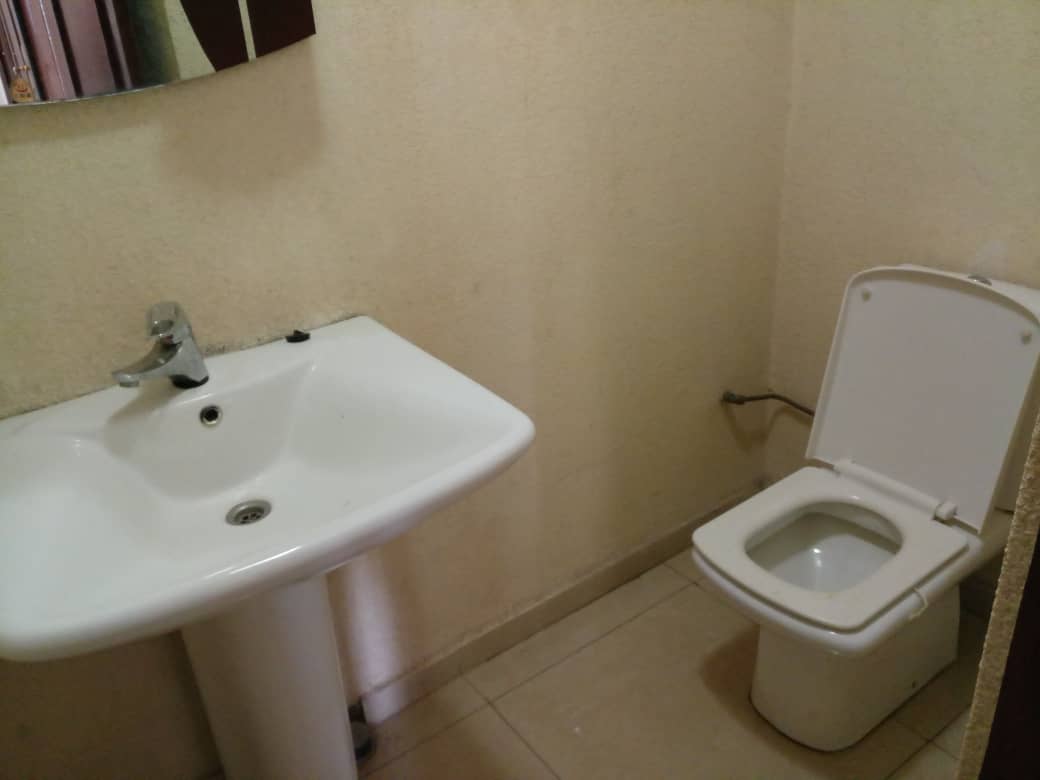 Apartment to rent - Yaoundé, Bastos, Bastos - 1 living room(s), 3 bedroom(s), 3 bathroom(s) - 450 000 FCFA / month