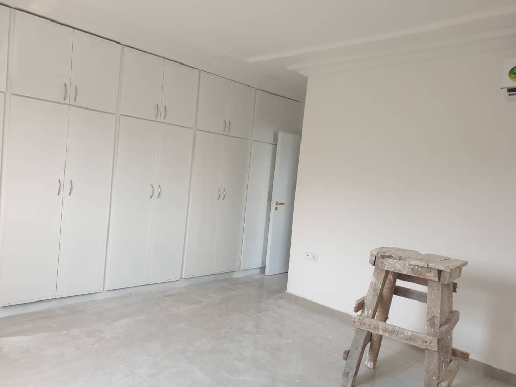 Apartment to rent - Yaoundé, Bastos, Bastos - 1 living room(s), 2 bedroom(s), 3 bathroom(s) - 1 000 000 FCFA / month