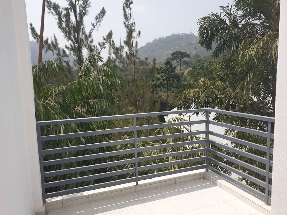 Apartment to rent - Yaoundé, Bastos, Bastos - 1 living room(s), 2 bedroom(s), 3 bathroom(s) - 1 000 000 FCFA / month