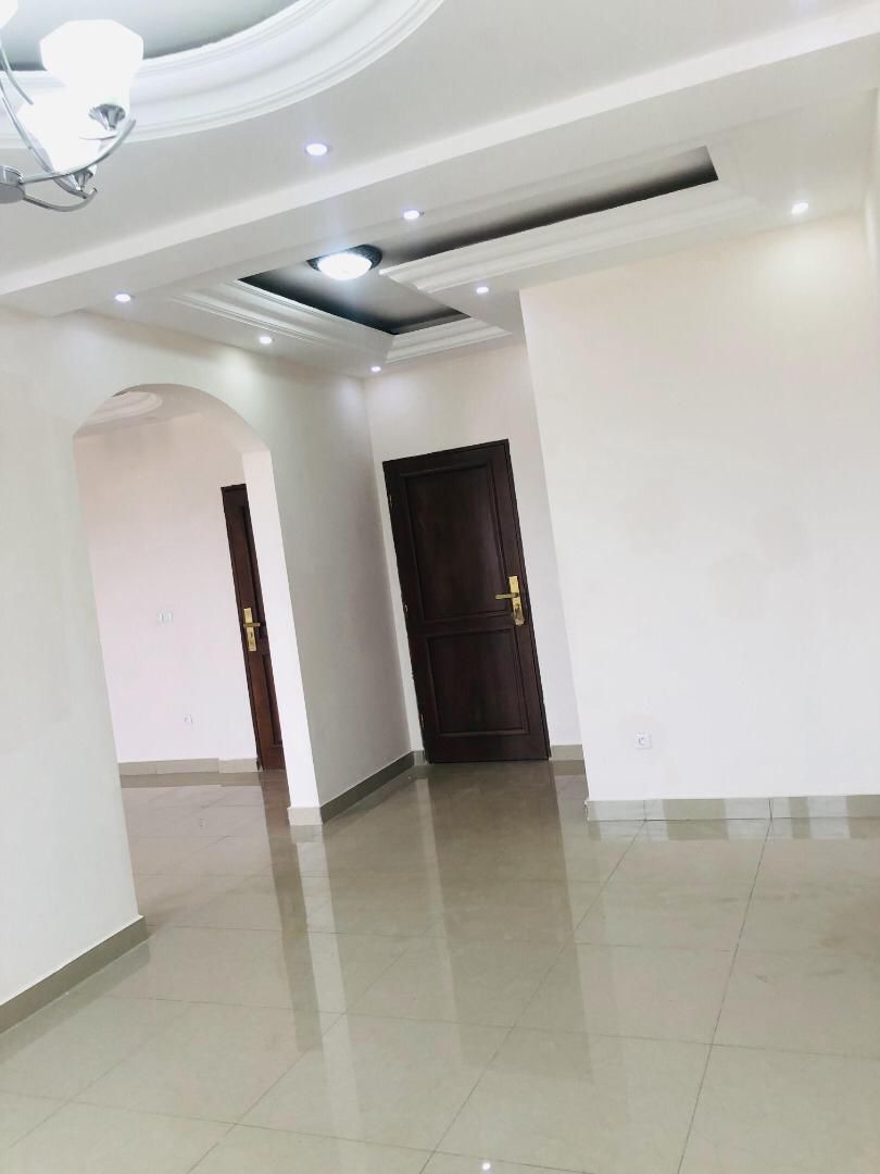 Apartment to rent - Yaoundé, Bastos, Bastos - 1 living room(s), 3 bedroom(s), 3 bathroom(s) - 600 000 FCFA / month