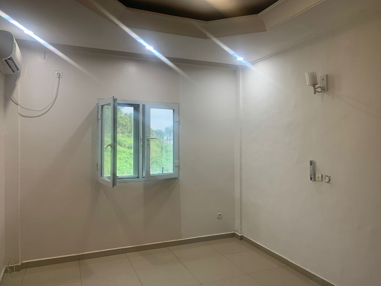 Apartment to rent - Yaoundé, Bastos, Bastos - 1 living room(s), 3 bedroom(s), 3 bathroom(s) - 600 000 FCFA / month