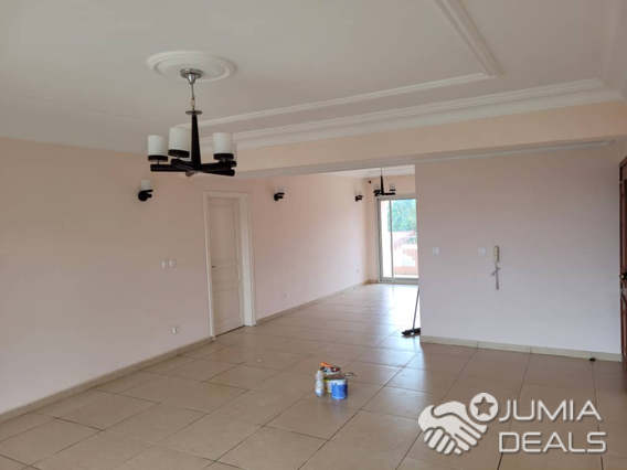Apartment to rent - Yaoundé, Bastos, Bastos - 1 living room(s), 3 bedroom(s), 4 bathroom(s) - 1 300 000 FCFA / month