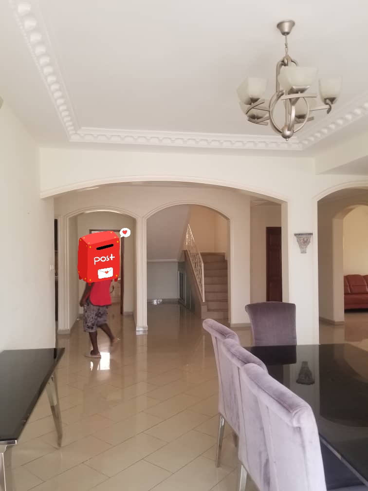 House (Duplex) to rent - Yaoundé, Bastos, Bastos - 1 living room(s), 5 bedroom(s), 5 bathroom(s) - 1 800 000 FCFA / month