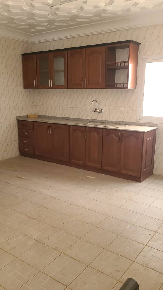 Maison (Villa) à louer - Yaoundé, Mfandena, Omnisports - 1 salon(s), 3 chambre(s), 2 salle(s) de bains - 700 000 FCFA / mois