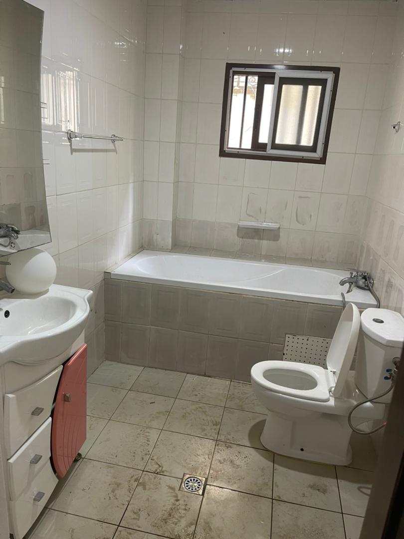 Apartment to rent - Yaoundé, Bastos, Bastos - 1 living room(s), 3 bedroom(s), 4 bathroom(s) - 650 000 FCFA / month