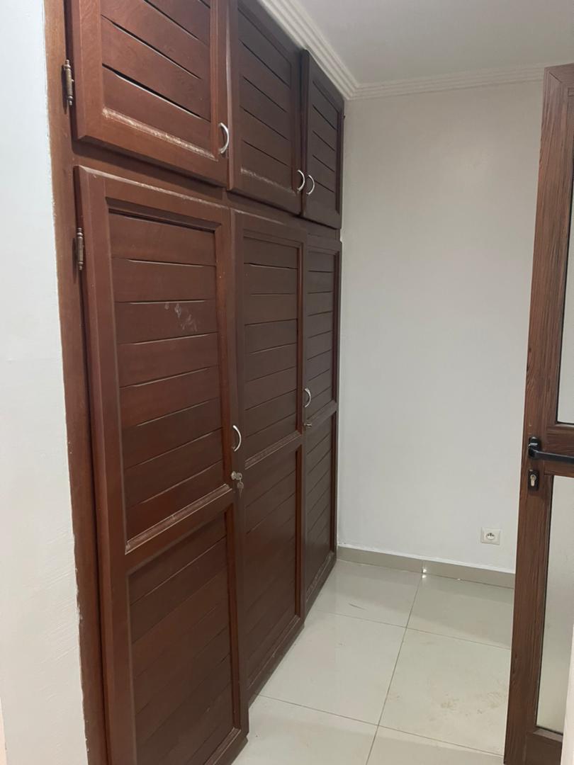 Apartment to rent - Yaoundé, Bastos, Bastos - 1 living room(s), 3 bedroom(s), 4 bathroom(s) - 650 000 FCFA / month