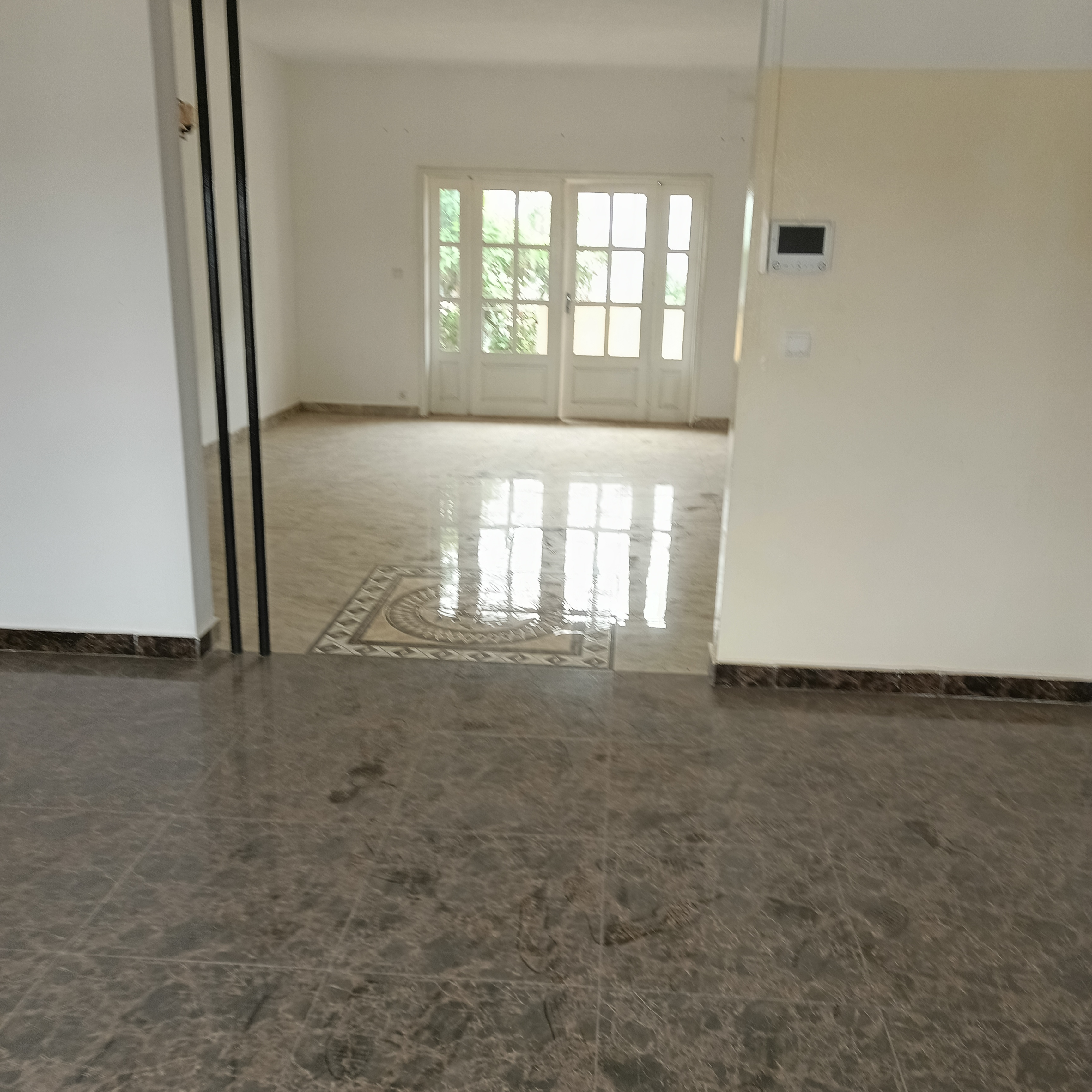 Apartment to rent - Yaoundé, Bastos, Bastos - 1 living room(s), 3 bedroom(s), 3 bathroom(s) - 550 000 FCFA / month