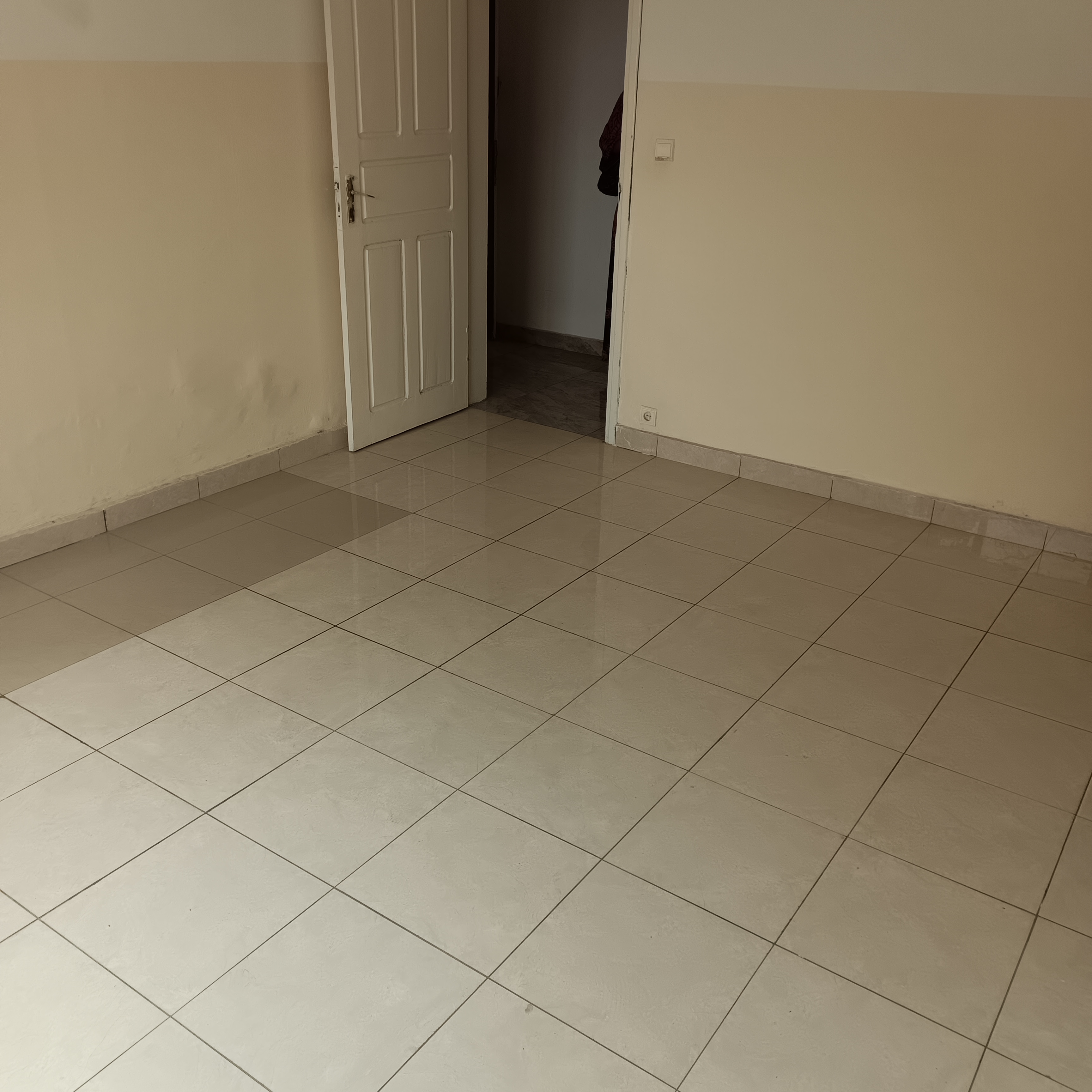 Apartment to rent - Yaoundé, Bastos, Bastos - 1 living room(s), 3 bedroom(s), 3 bathroom(s) - 550 000 FCFA / month