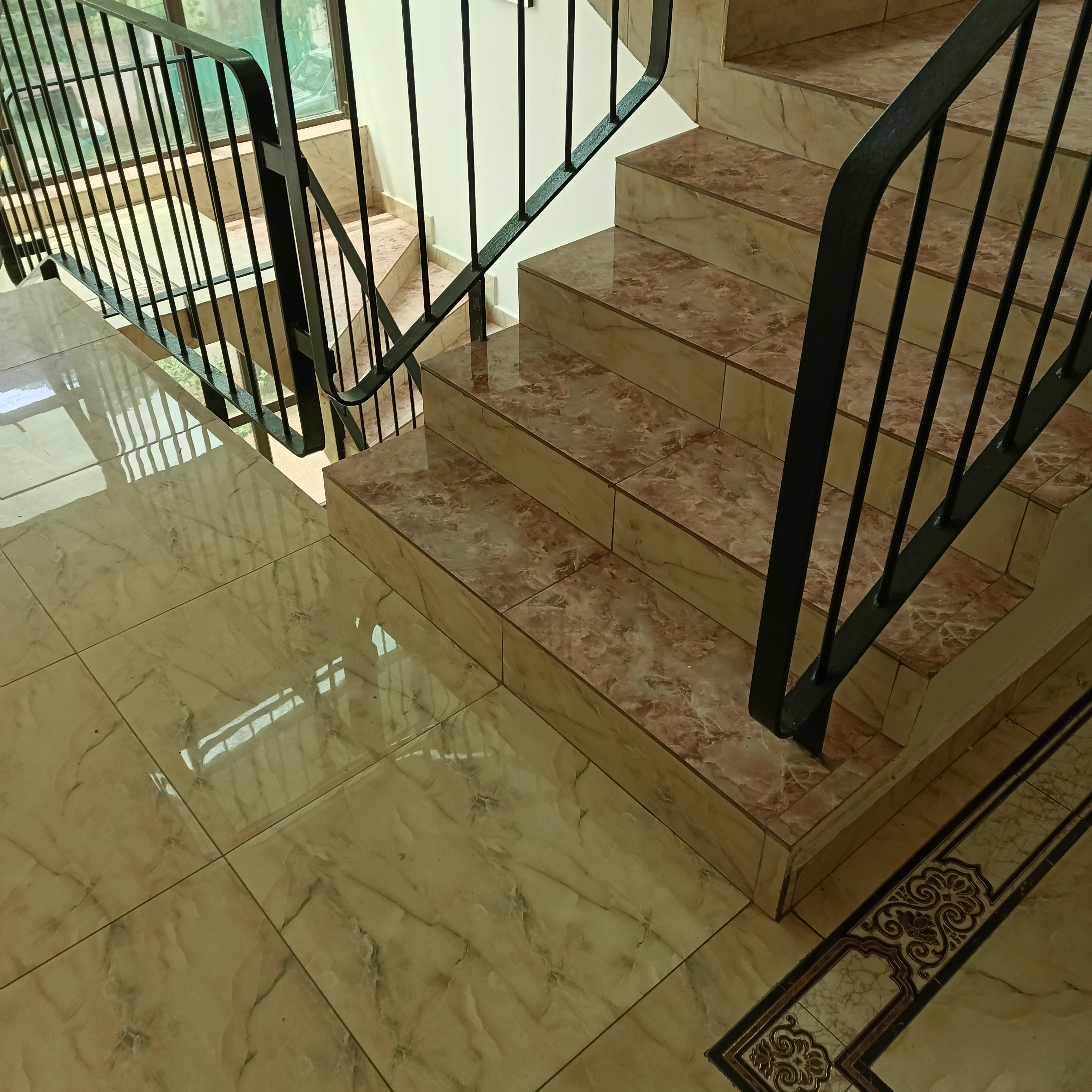 Apartment to rent - Yaoundé, Bastos, Bastos - 1 living room(s), 3 bedroom(s), 3 bathroom(s) - 550 000 FCFA / month