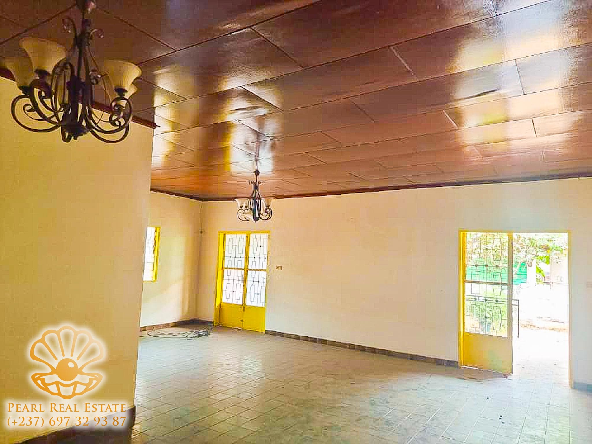Maison (Villa) à louer - Yaoundé, Bastos, Ambassade de Chine - 1 salon(s), 4 chambre(s), 3 salle(s) de bains - 750 000 FCFA / mois