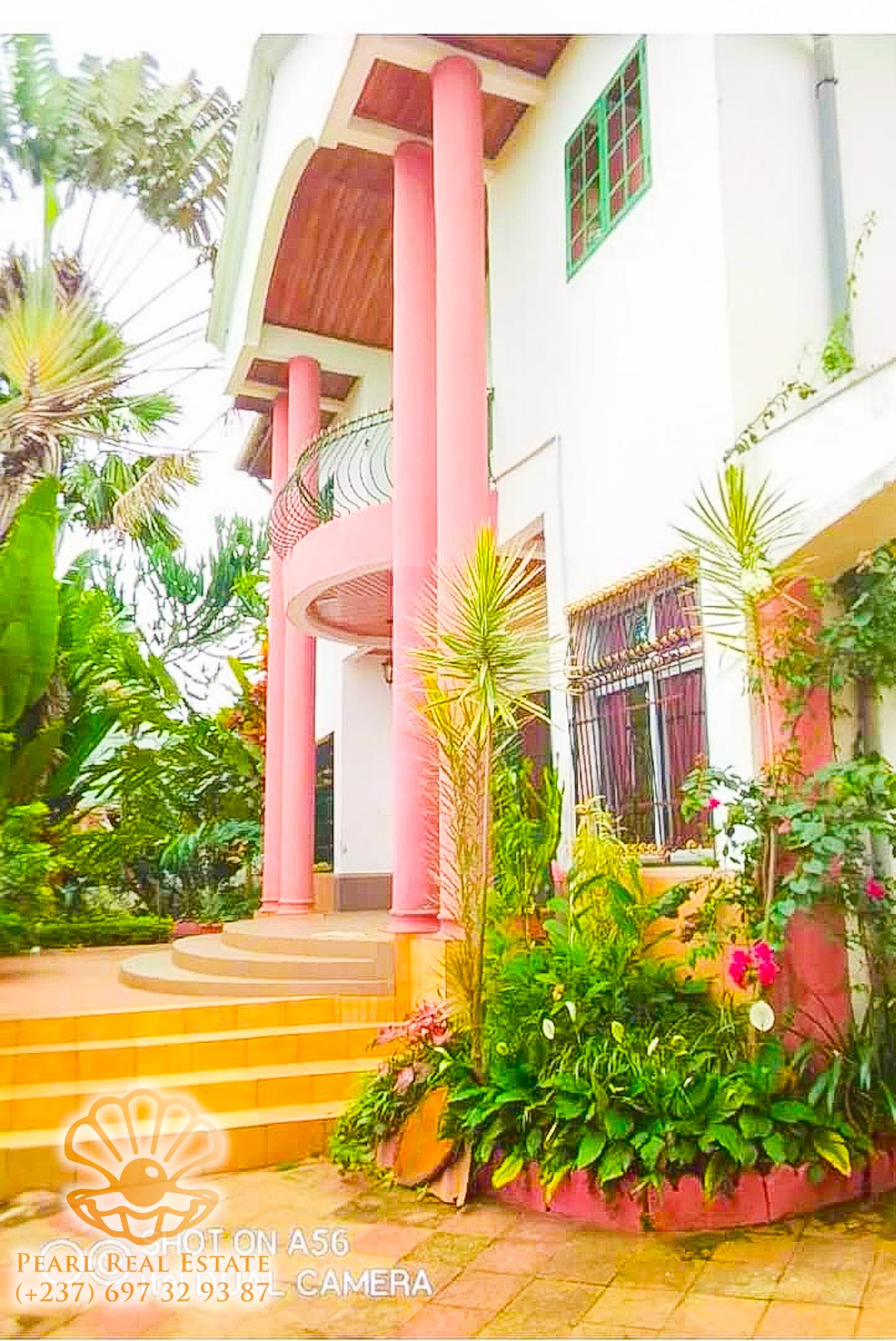 Maison (Villa) à louer - Yaoundé, Bastos, Nouvelle route Bastos - 1 salon(s), 4 chambre(s), 3 salle(s) de bains - 1 800 000 FCFA / mois
