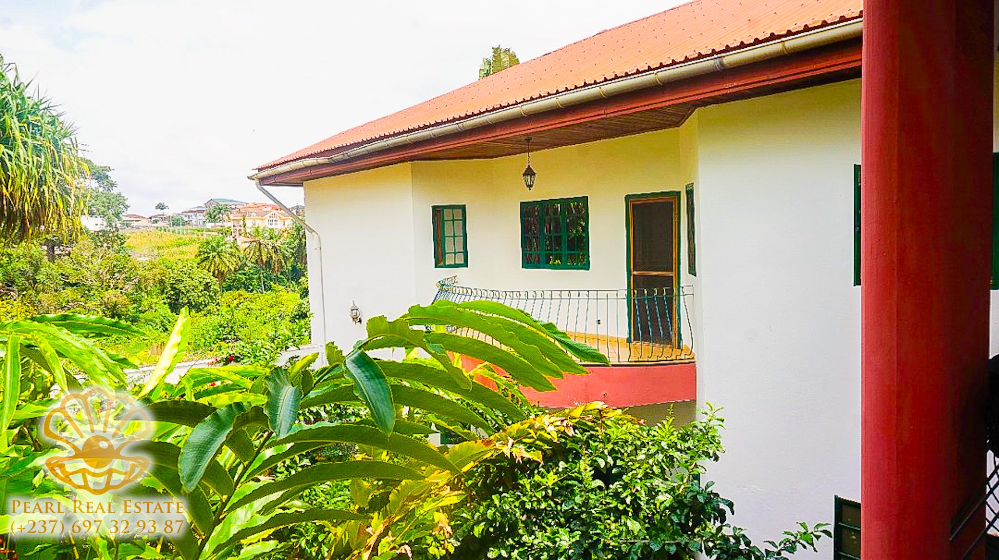 Maison (Villa) à louer - Yaoundé, Bastos, Nouvelle route Bastos - 1 salon(s), 4 chambre(s), 3 salle(s) de bains - 1 800 000 FCFA / mois